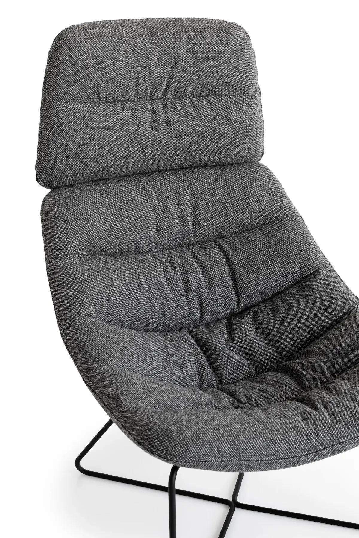 Detailansicht der Polsterung des Noti Mishell Soft XL Sessels mit Kufengestell in Grau