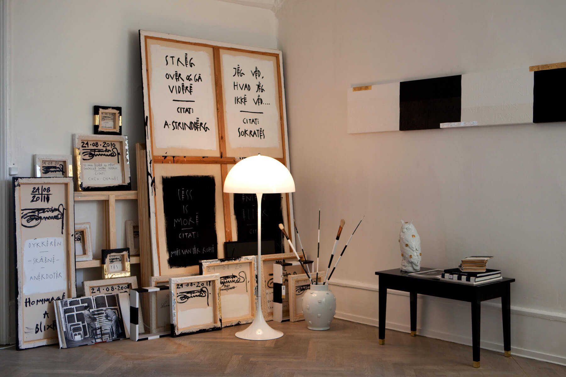 Louis Poulsen Panthella Stehleuchte, organische Form und diffuse Lichtverteilung für angenehmes Raumambiente.