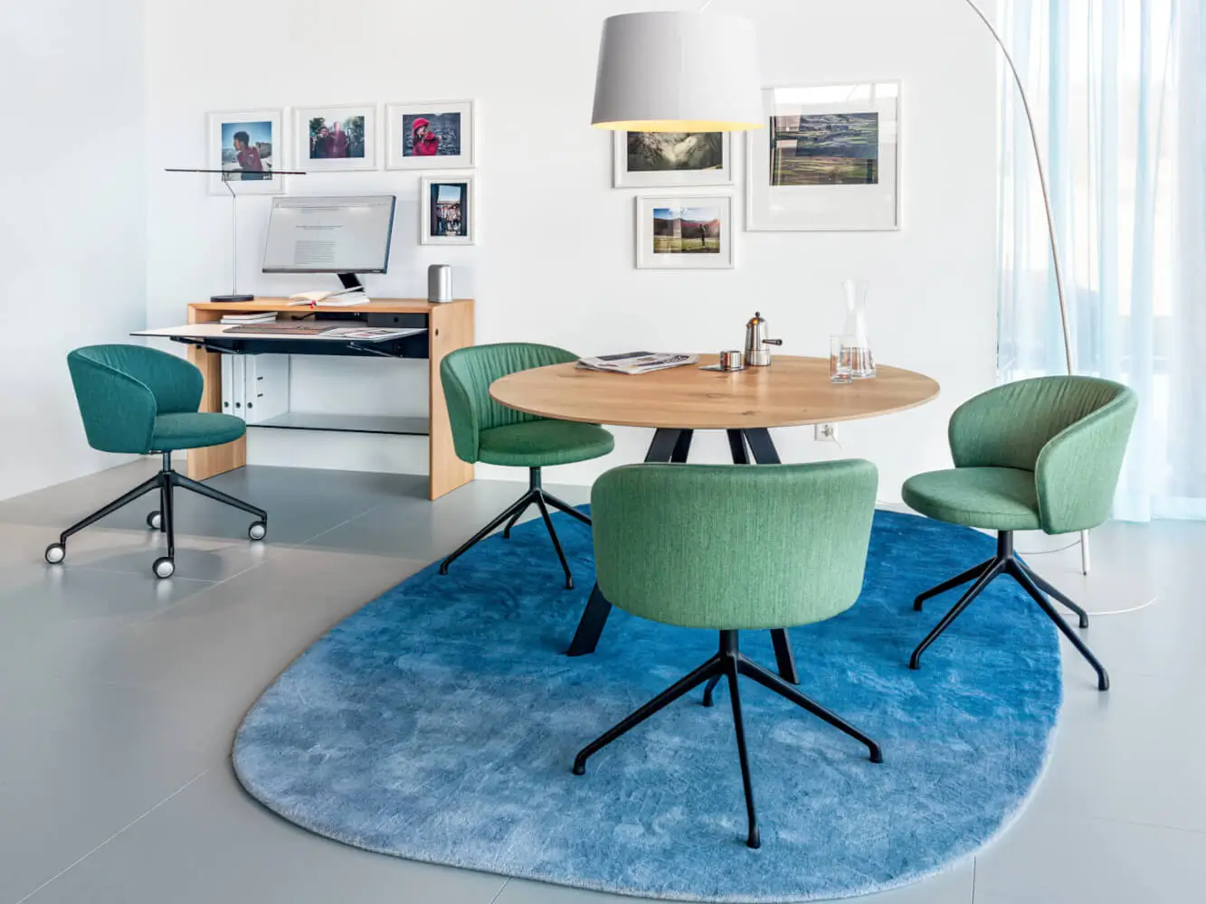 Girsberger Barra Work Tisch im modernen Büro.