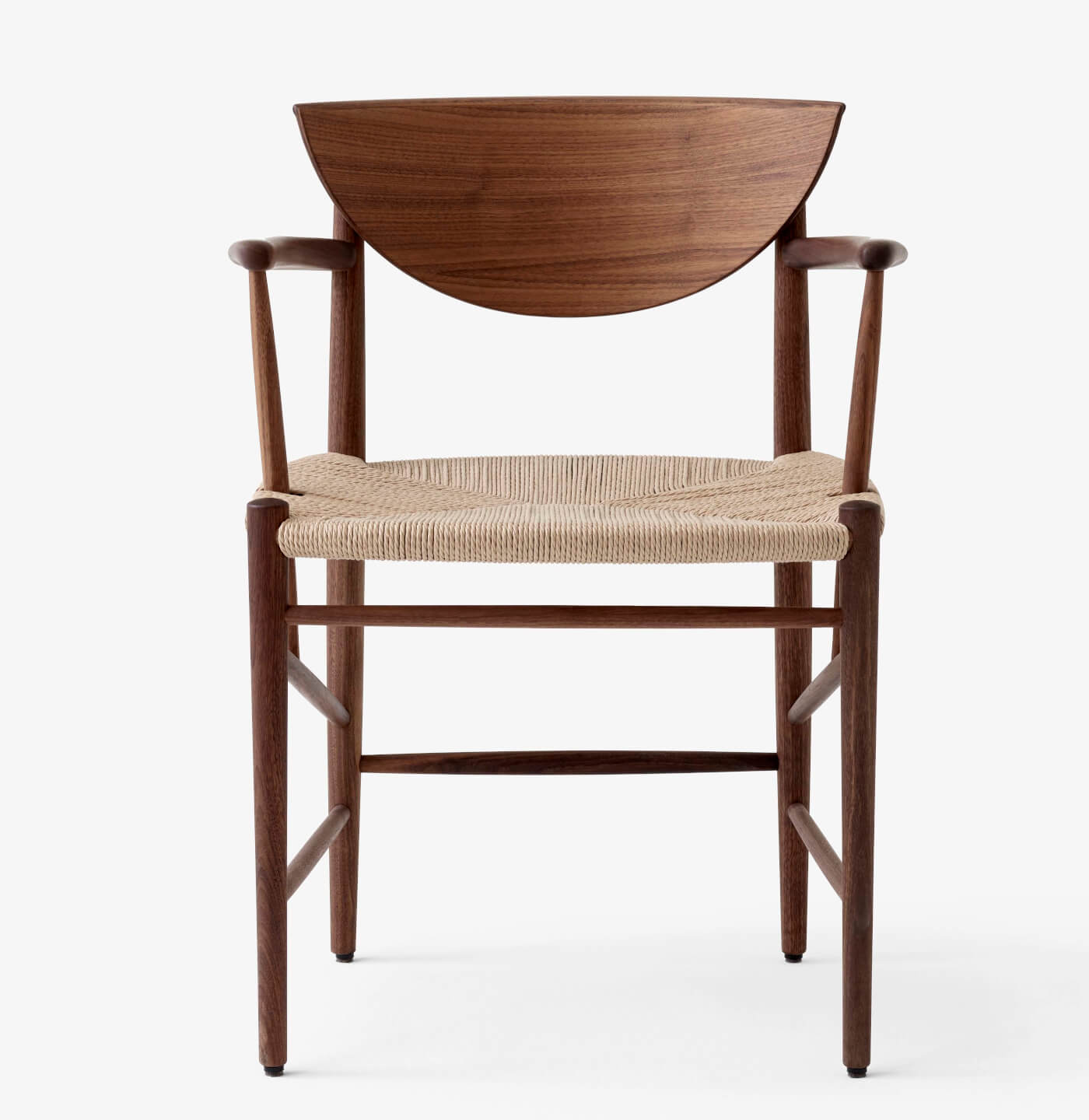 &Tradition Drawn HM4 Armlehnstuhl, walnuss geölt, Handwerkskunst, komfortabel, zeitlos – perfekt am Esstisch oder Home-Office