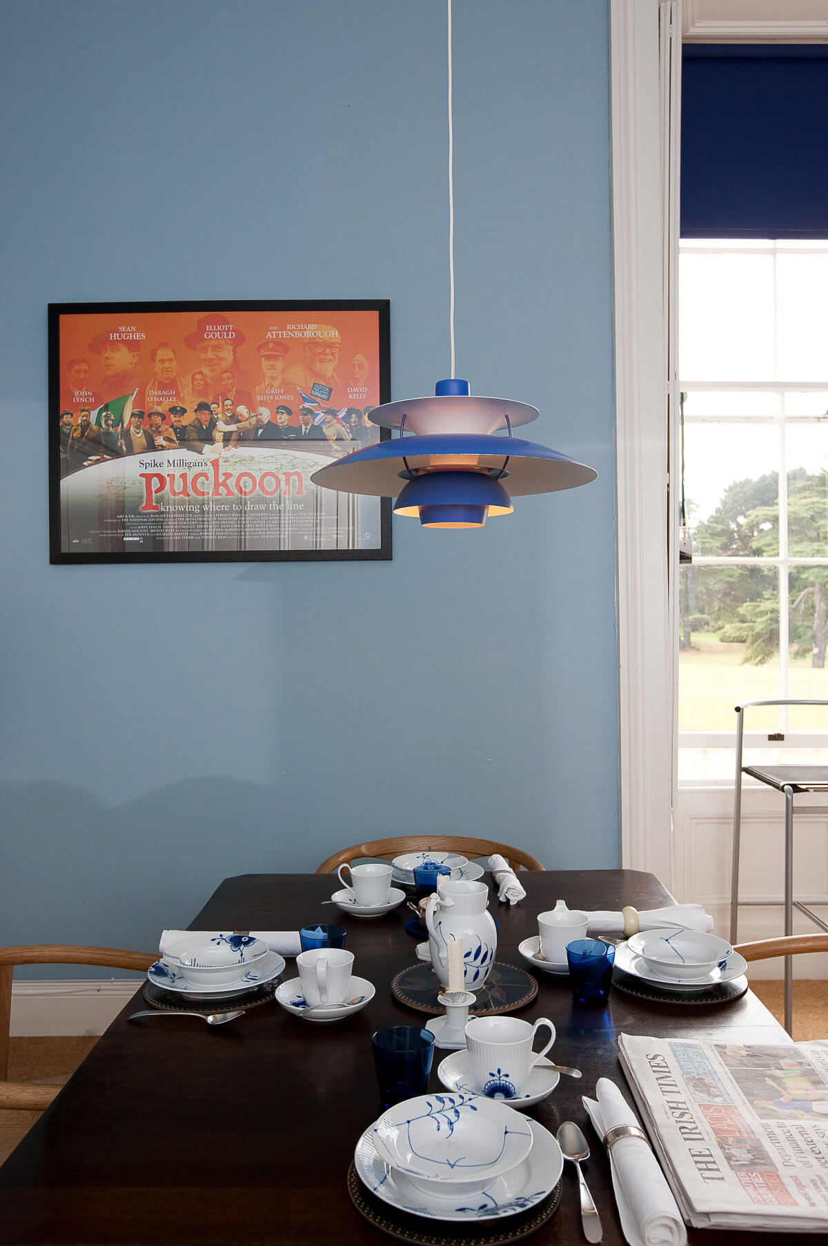 Louis Poulsen PH 5 Leuchte – Ikone mit Ambiente Louis Poulsen PH 5 Leuchte mit ikonischem Design, ideal für moderne Ambiente- und Wohnraumbeleuchtung.