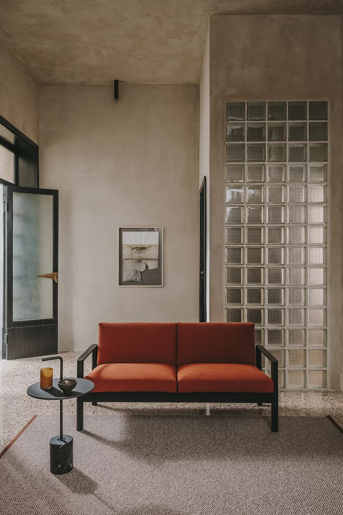 Lapalma 10:30 Sofa in moderner Wohnumgebung mit klaren Linien und hochwertiger Polsterung