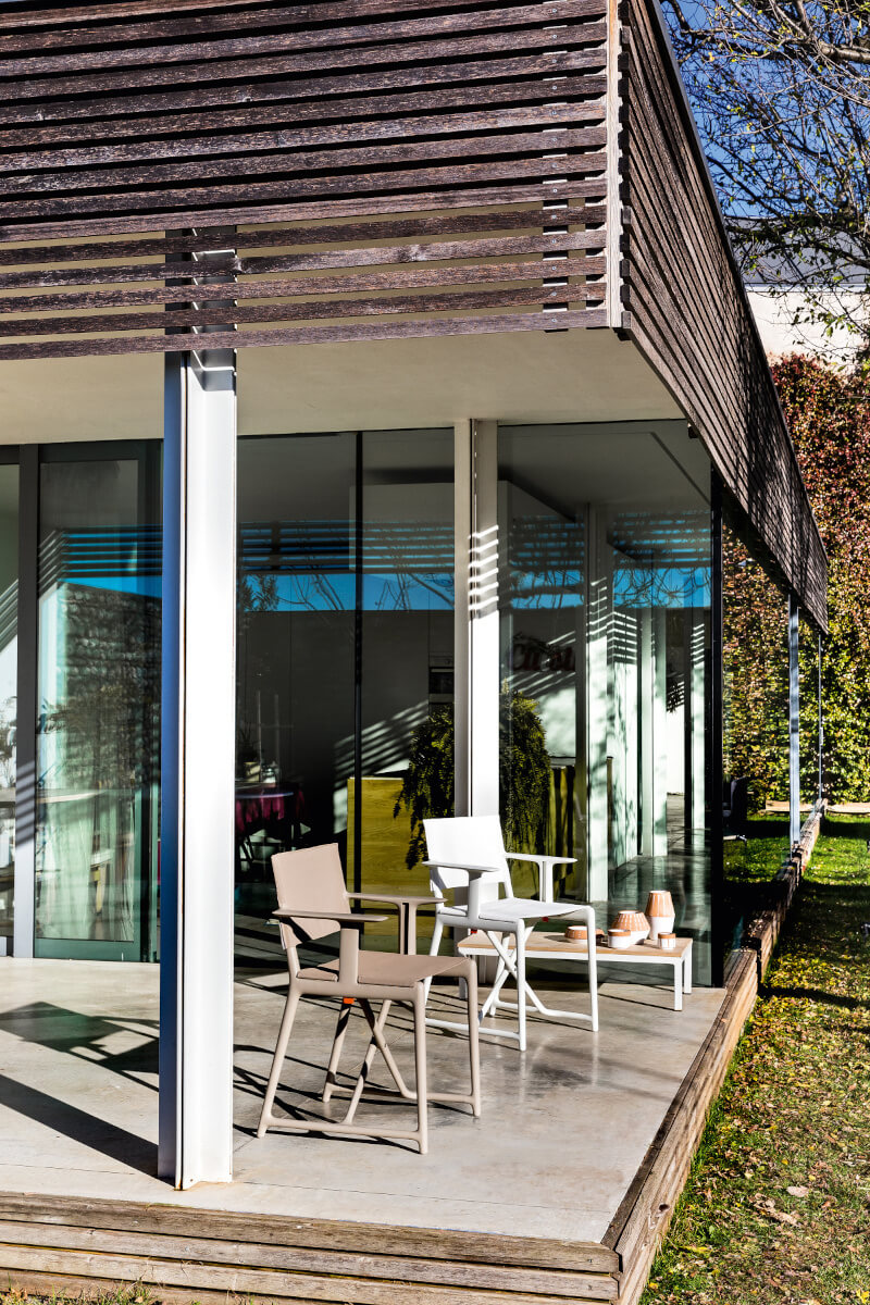 Magis Stanley Regiestuhl – Komfortables Wohn- und Gartenambiente Moderner Magis Stanley Regiestuhl, ergonomisch und elegant – ideal für Indoor- und Outdoor-Bereiche