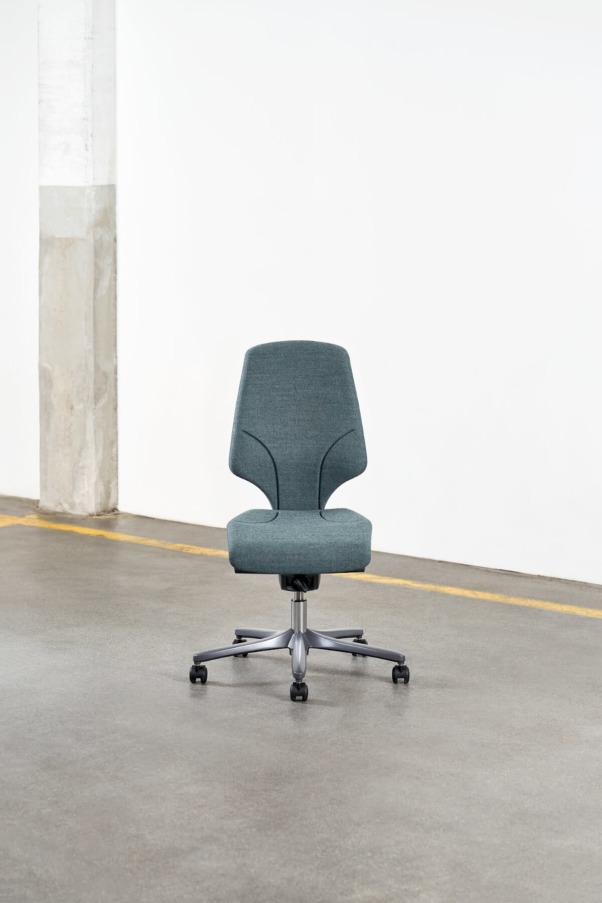 Giroflex 64-3080 ergonomischer Kassenstuhl mit Rückenlehne und höhenverstellbarem Sitz für dauerhafte Nutzung