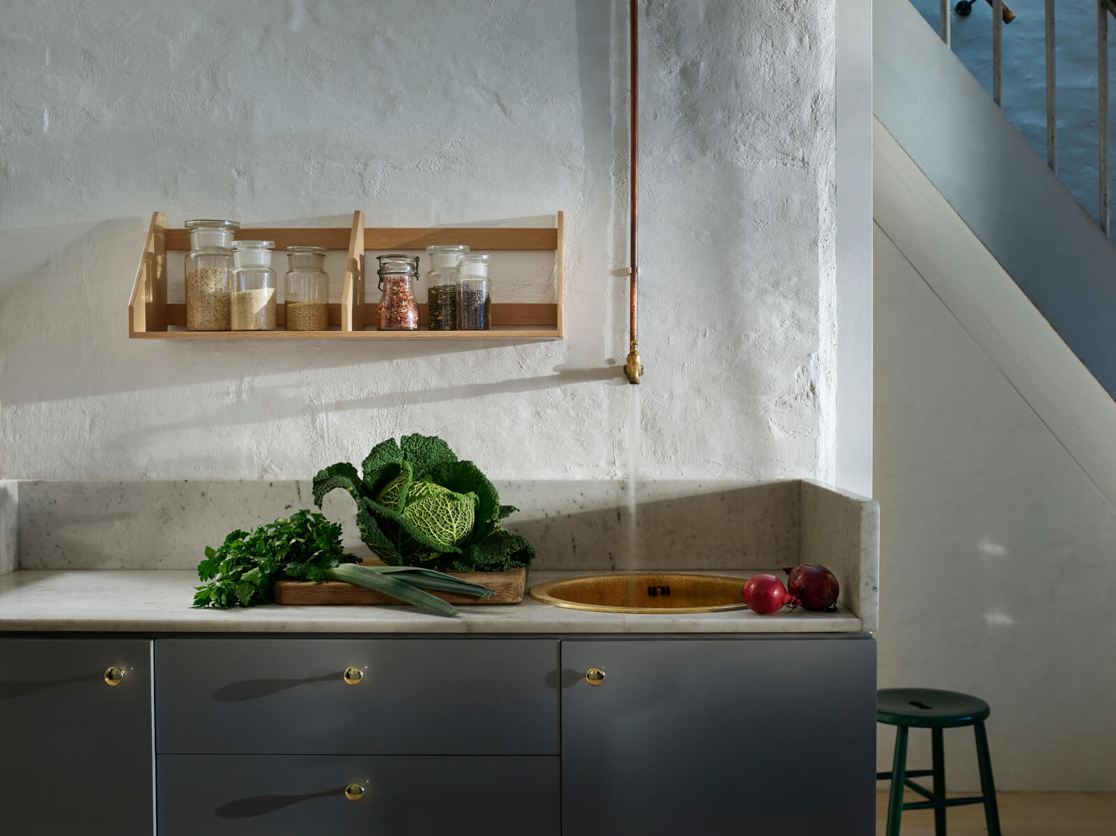 Moderner J27 Hocker von FDB Møbler, robust und schlicht – flexibel nutzbar im Wohn- oder Arbeitsbereich