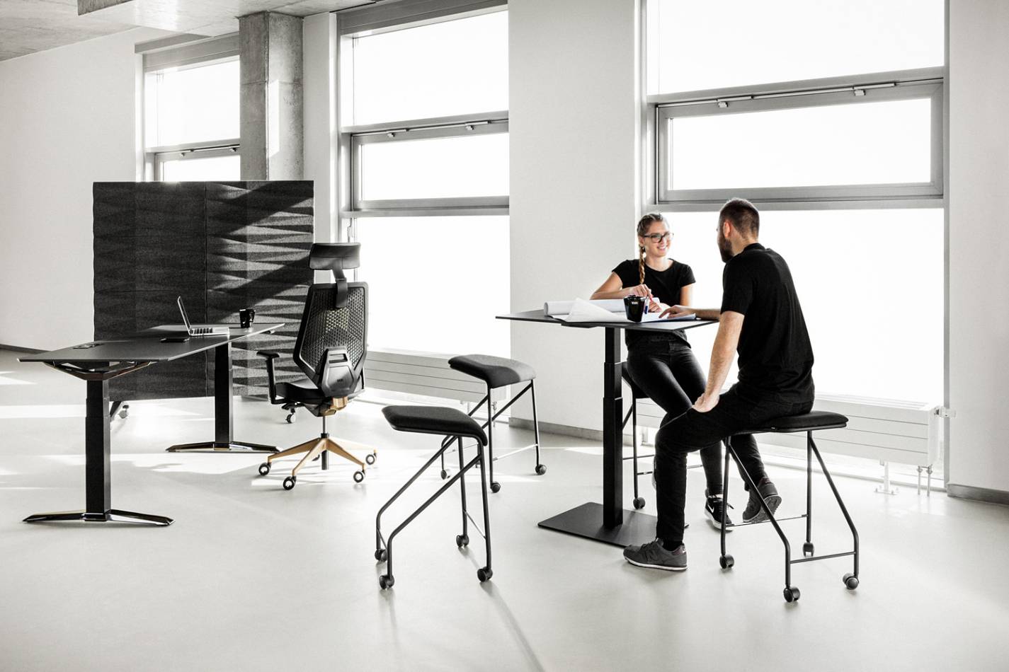 VANK Co Höhenverstellbar Besprechungstisch CT 070700 Ambiente