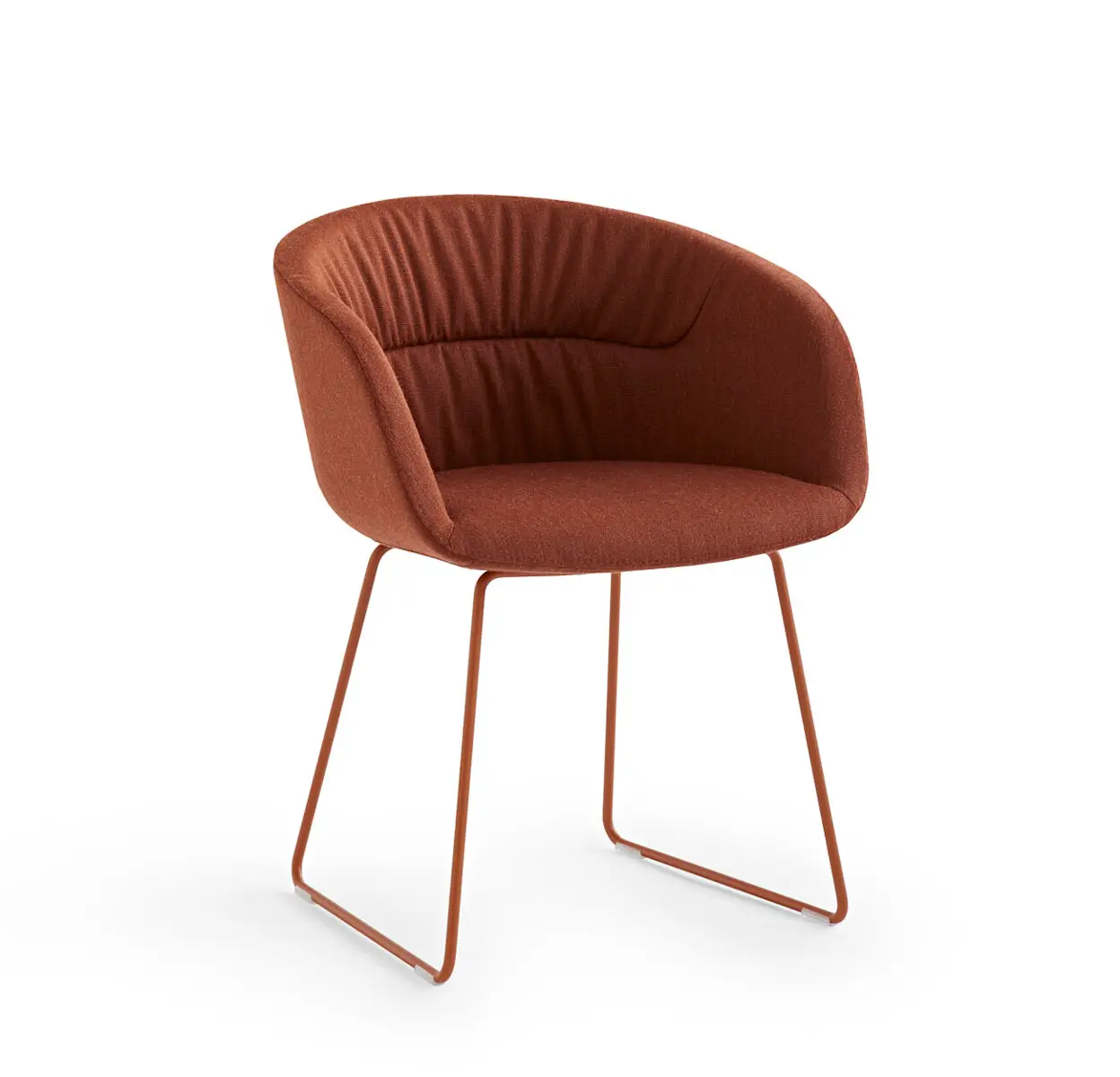 Noti Paxt Soft Stuhl in Terracotta mit gepolsterter Sitzschale und farblich abgestimmtem Kufengestell