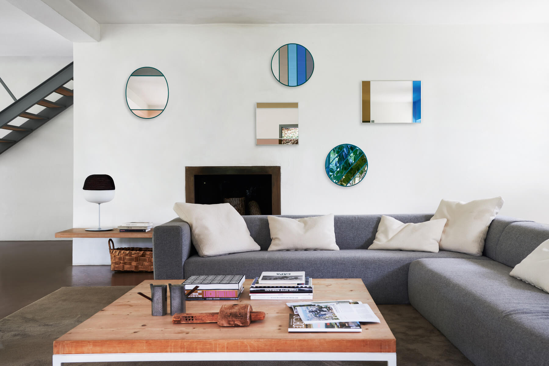 Magis Voido Schaukelstuhl im minimalistischen Wohn- oder Gartenbereich, leicht, komfortabel und elegant – italienische Qualität