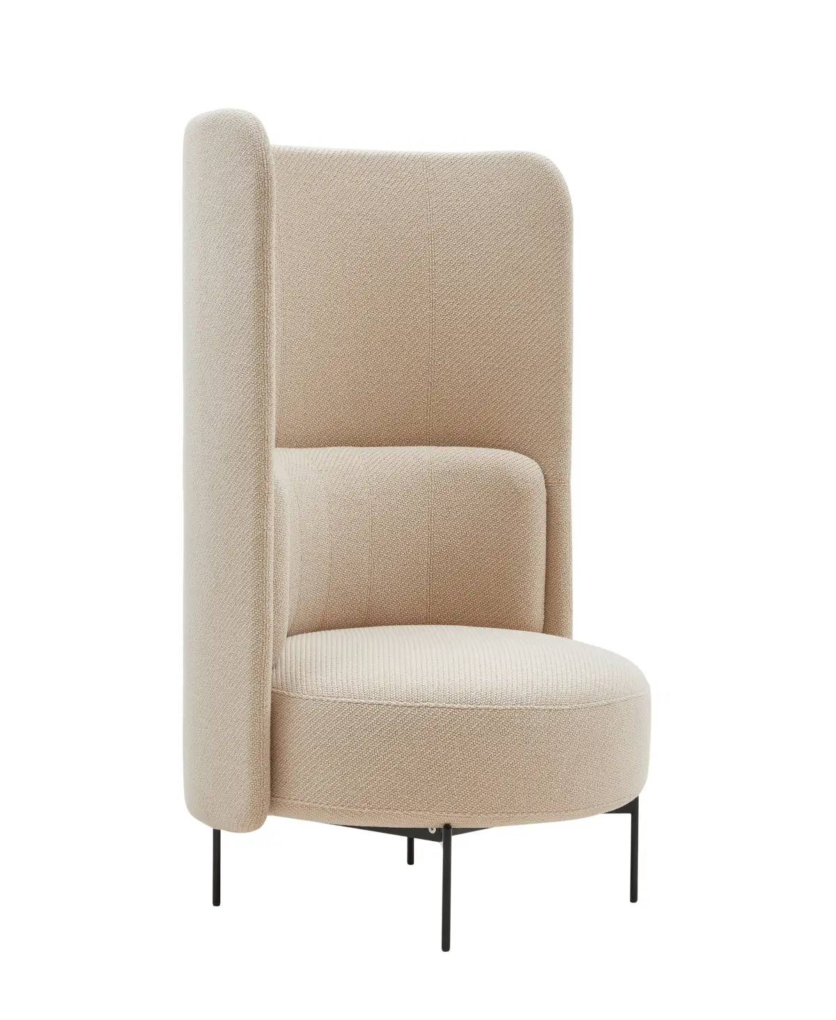 Softline Joe Sessel Hoch in Beige aus vorderer Perspektive mit hoher seitlich umschließender Rückenlehne, gepolsterter Sitzfläche und dunklen Metallfüßen.