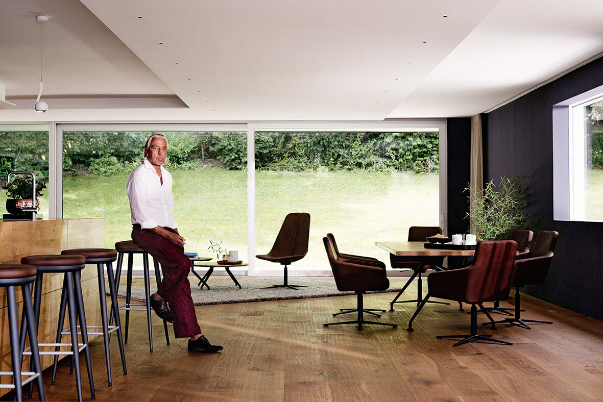 Hochwertiger Barhocker W-2010 von Wagner mit komfortablem Sitzkissen, zeitlosem Design und robuster Verarbeitung