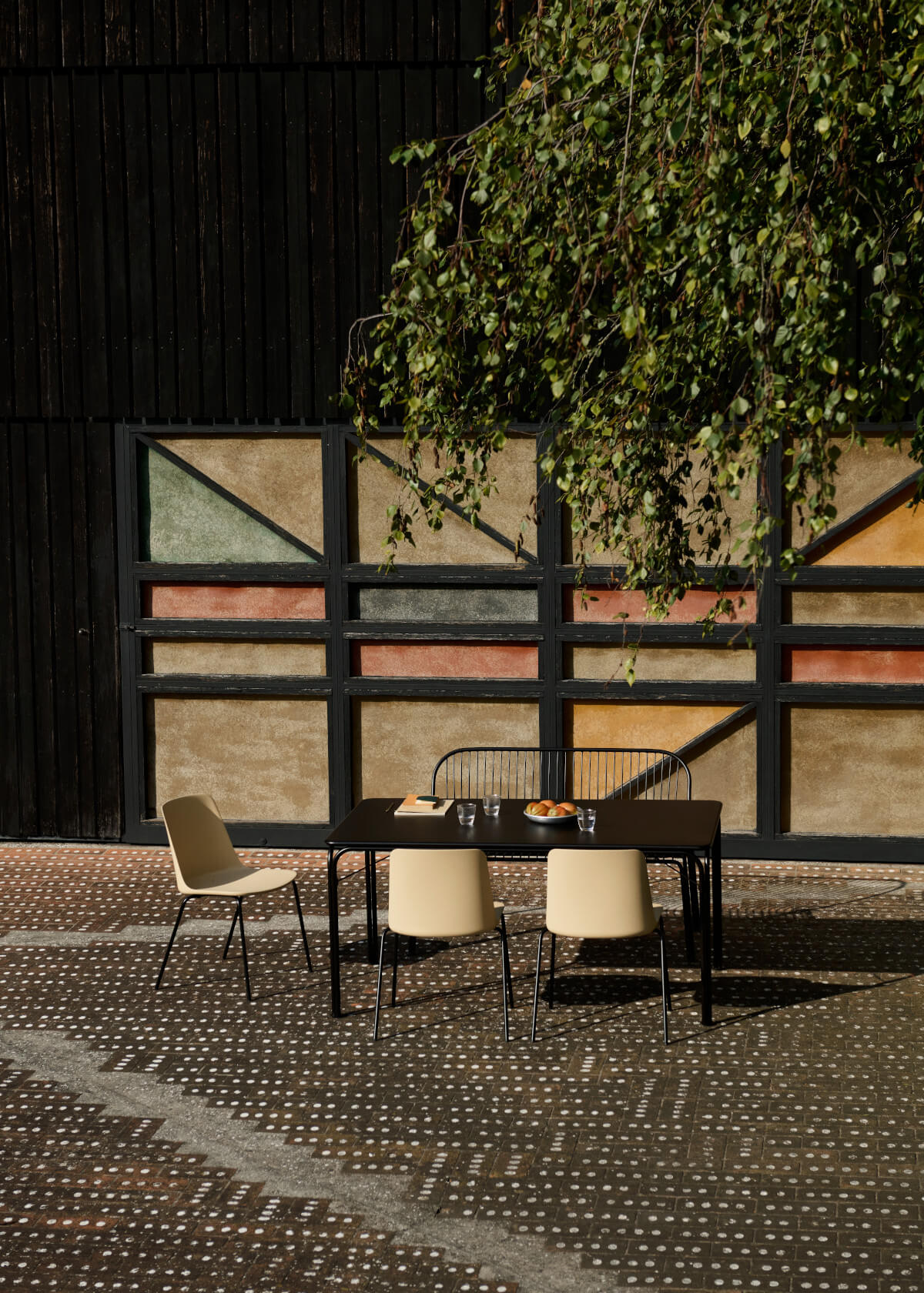 &Tradition Thorvald SC111 Gartenbank schwarz, pulverbeschichteter Stahl, langlebige Outdoor Sitzbank modern