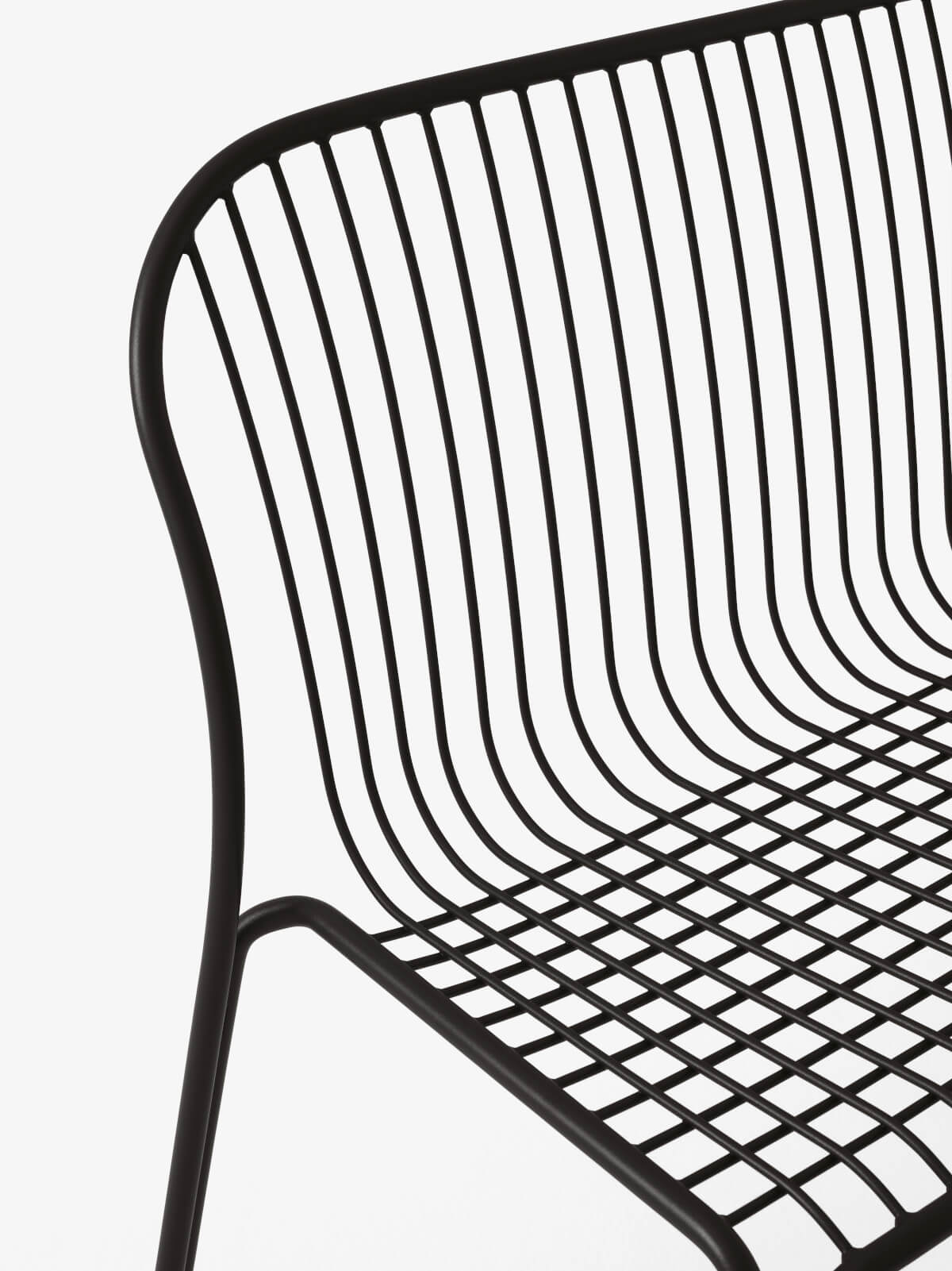 &Tradition Thorvald SC111 Gartenbank schwarz aus pulverbeschichtetem Stahl, stilvolle Sitzbank für Garten