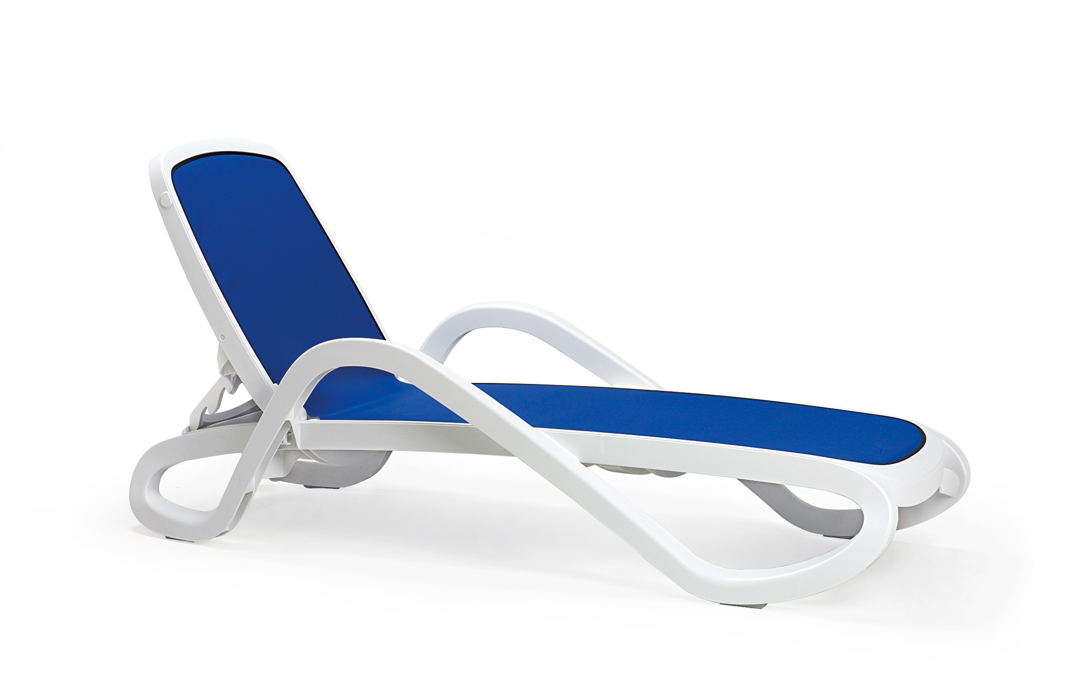 Nardi Alfa Gartenliege weiß/blau, wetterfest, leicht, langlebig, komfortabel, italienisches Design für Outdoor