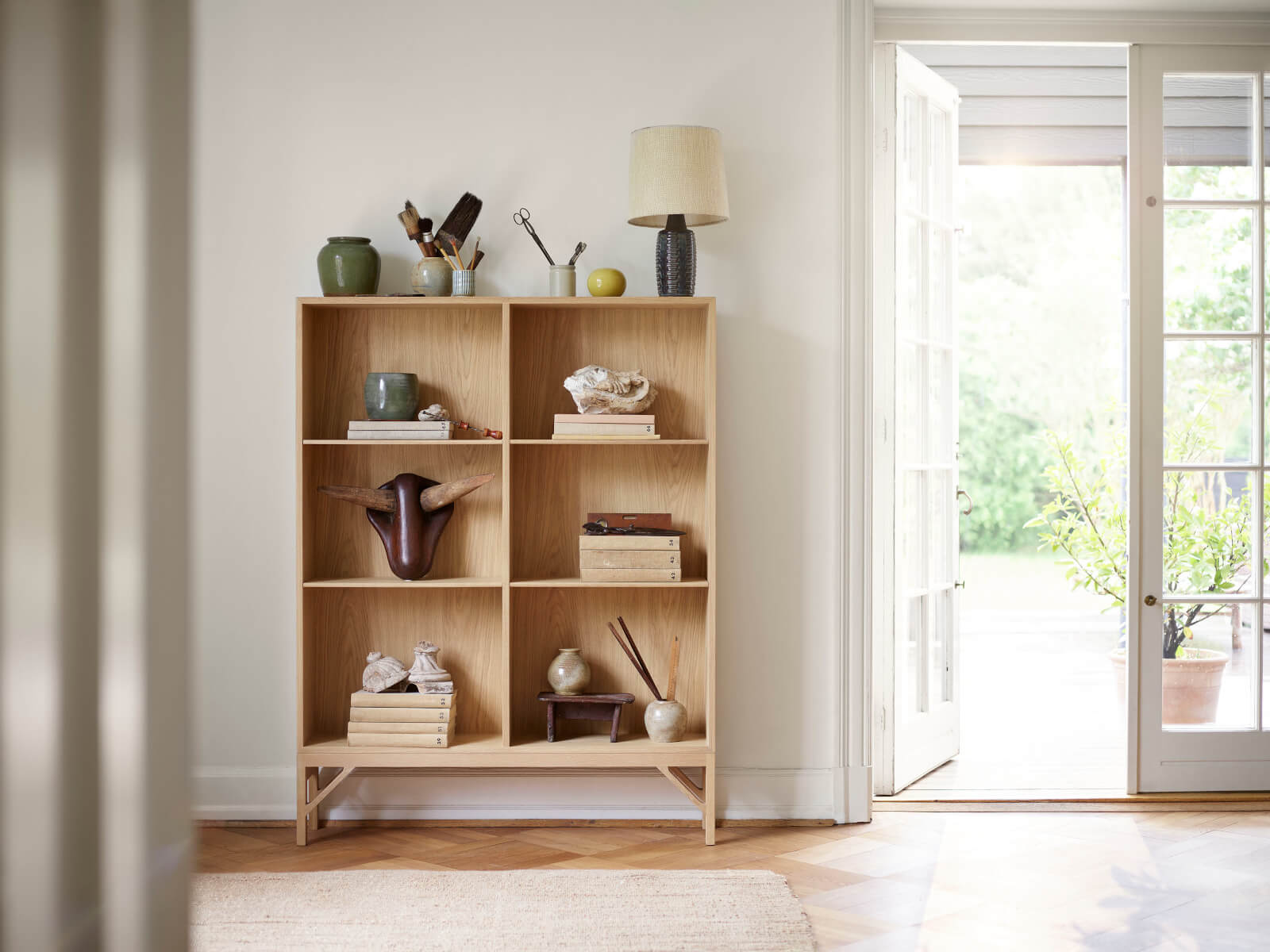 FDB Møbler A154 Regal aus Eiche natur, schlicht und funktional, bringt skandinavische Leichtigkeit ins Wohnzimmer