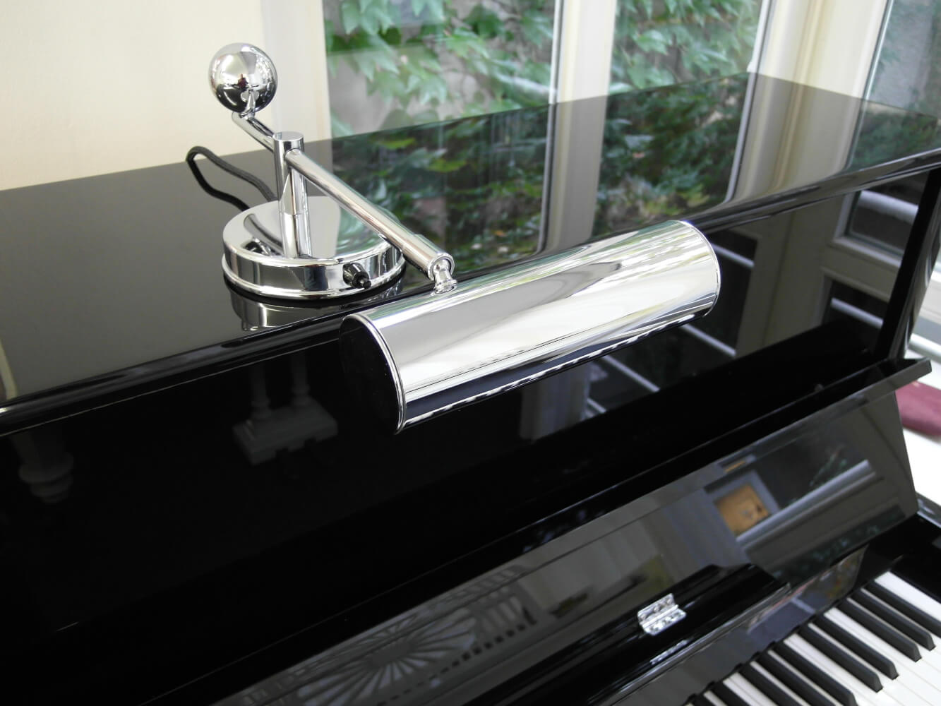 Tecnolumen De Stijl DS 28 Tischlampe mit Gelenkarm, ideal für präzise Lichtausrichtung und stilvolles Ambiente