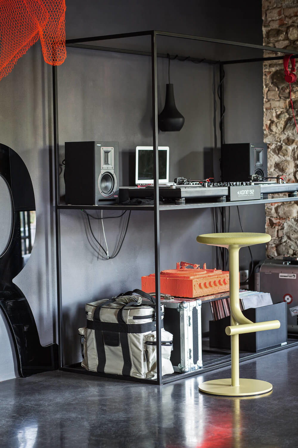 Moderner Magis Tibu Barhocker, stabil, komfortabel und stilvoll – flexible Sitzgelegenheit aus Italien