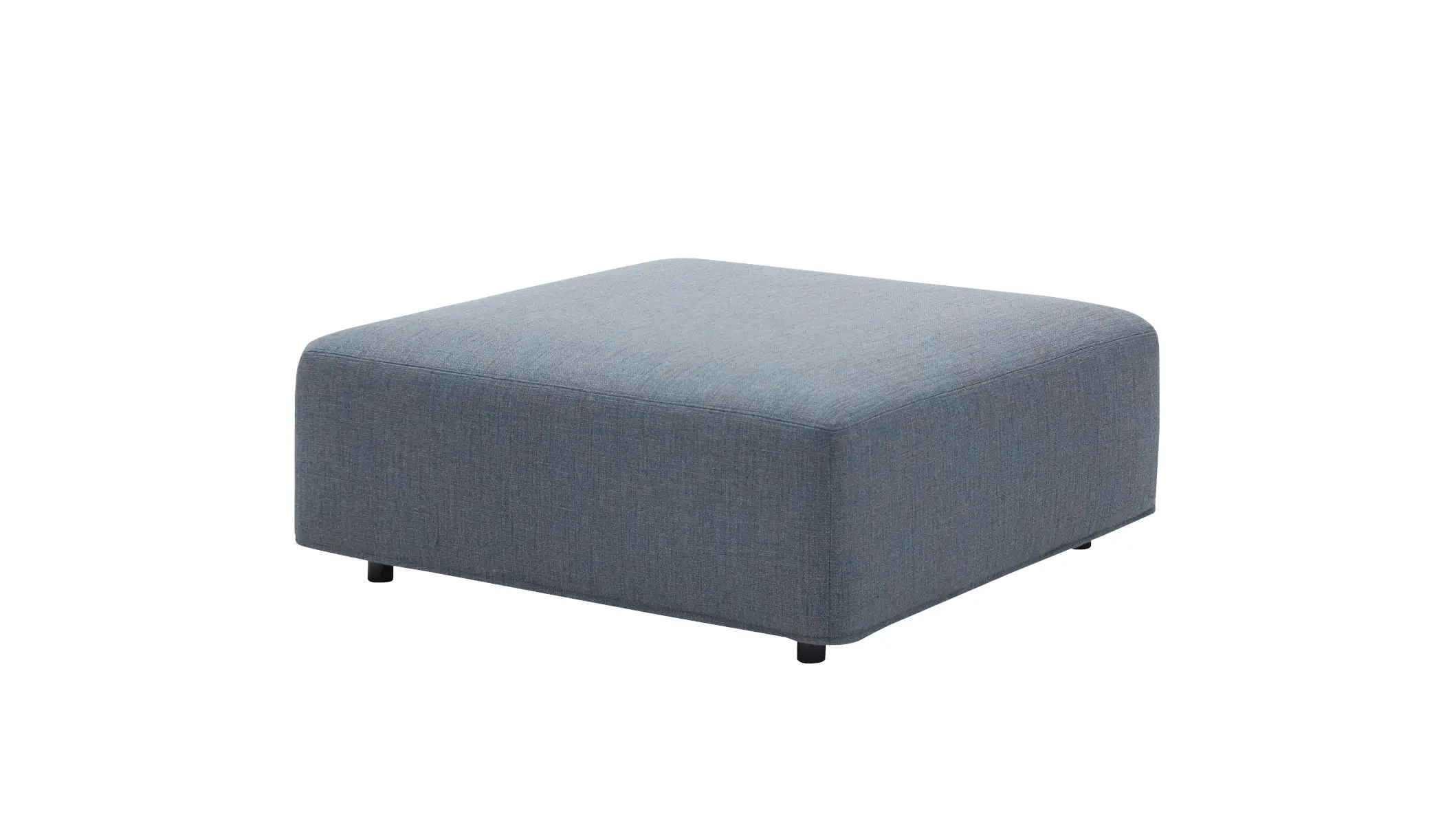 Softline Cabala Hocker in Blau aus seitlicher Perspektive mit großzügiger quadratischer Sitzfläche, abgerundeten Ecken und vollständig gepolstertem Korpus.