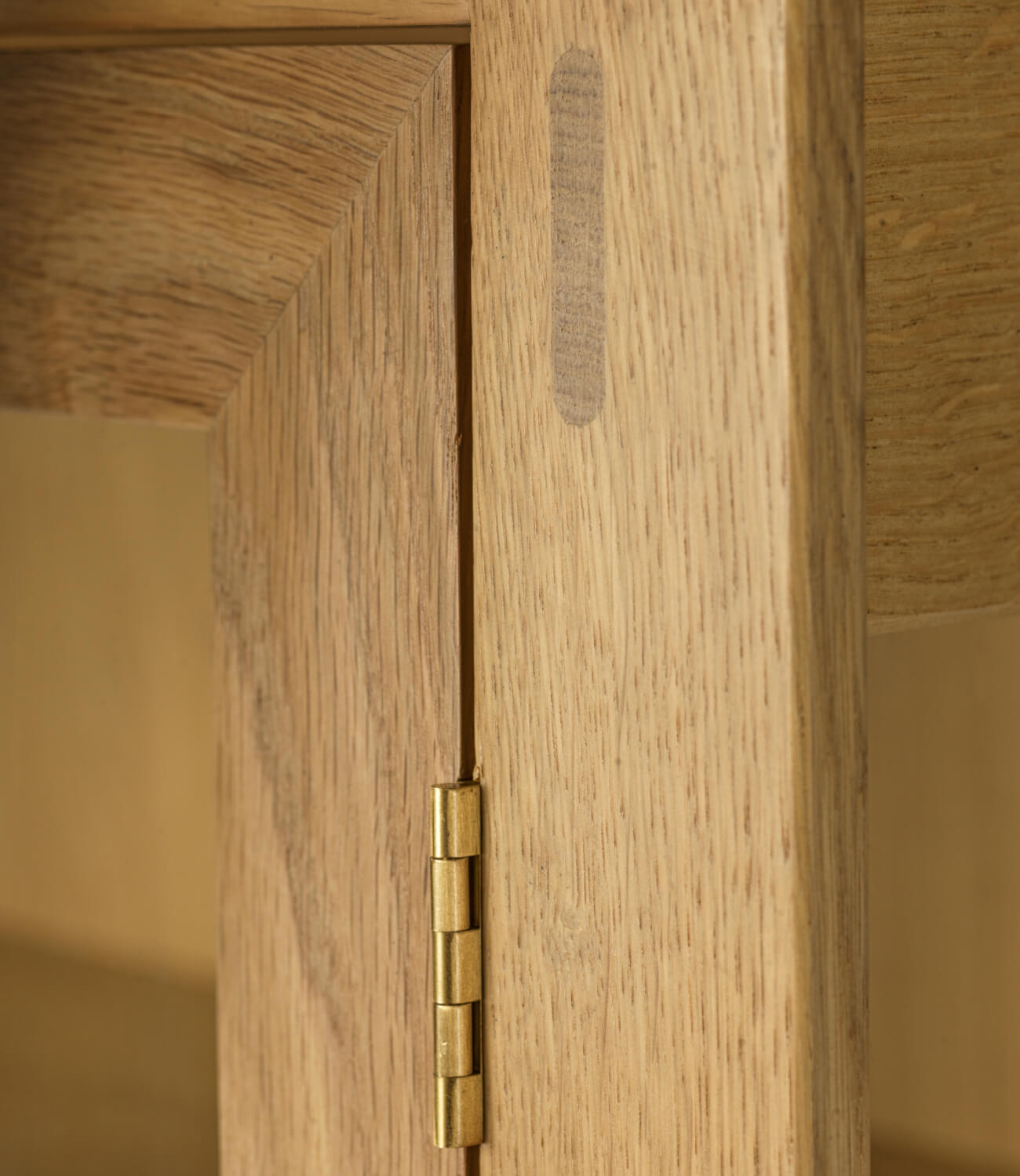 Moderner A90 Boderne Vitrinenschrank von FDB Møbler, high, Eiche natur – praktisch und ästhetisch im Wohnambiente