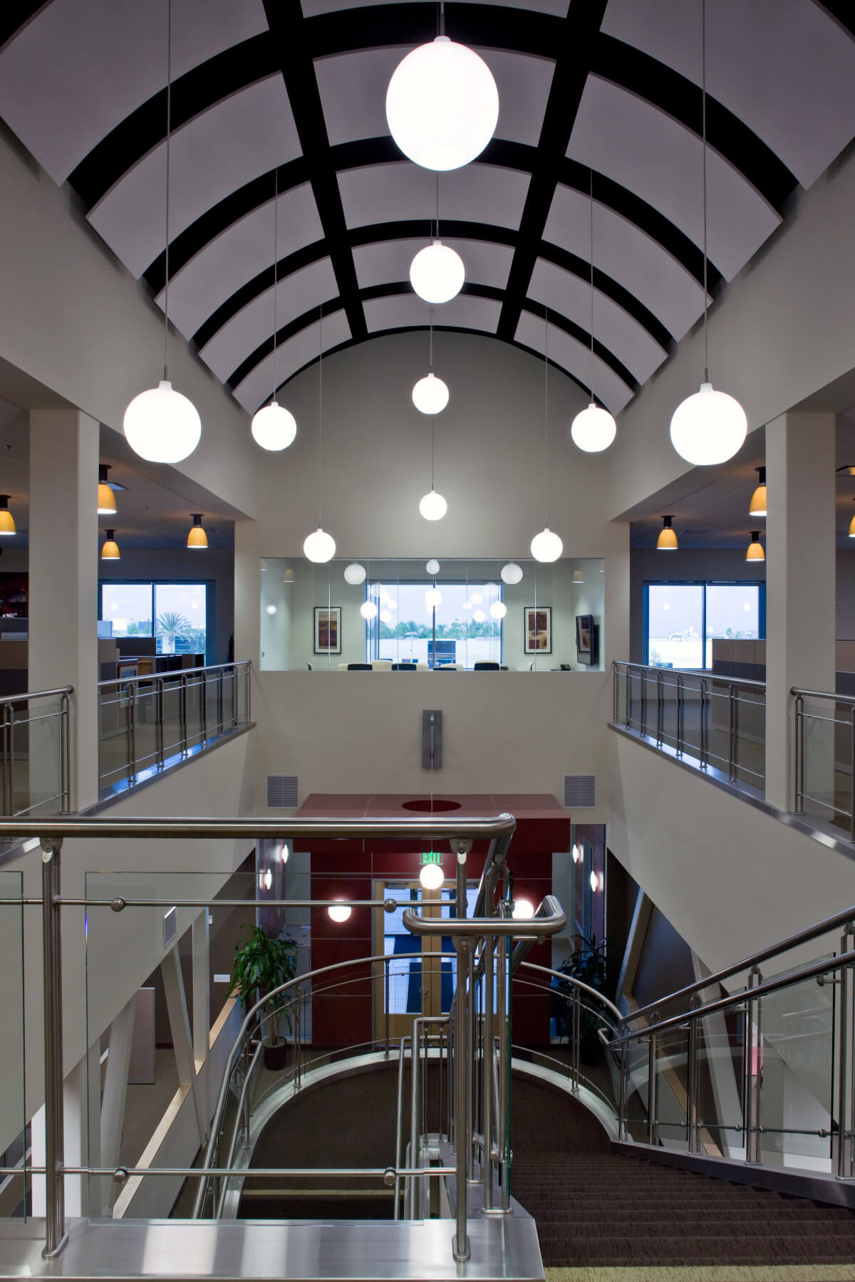 Klassische Wohlert Pendelleuchte von Louis Poulsen mit energieeffizientem Design für moderne Innenräume.