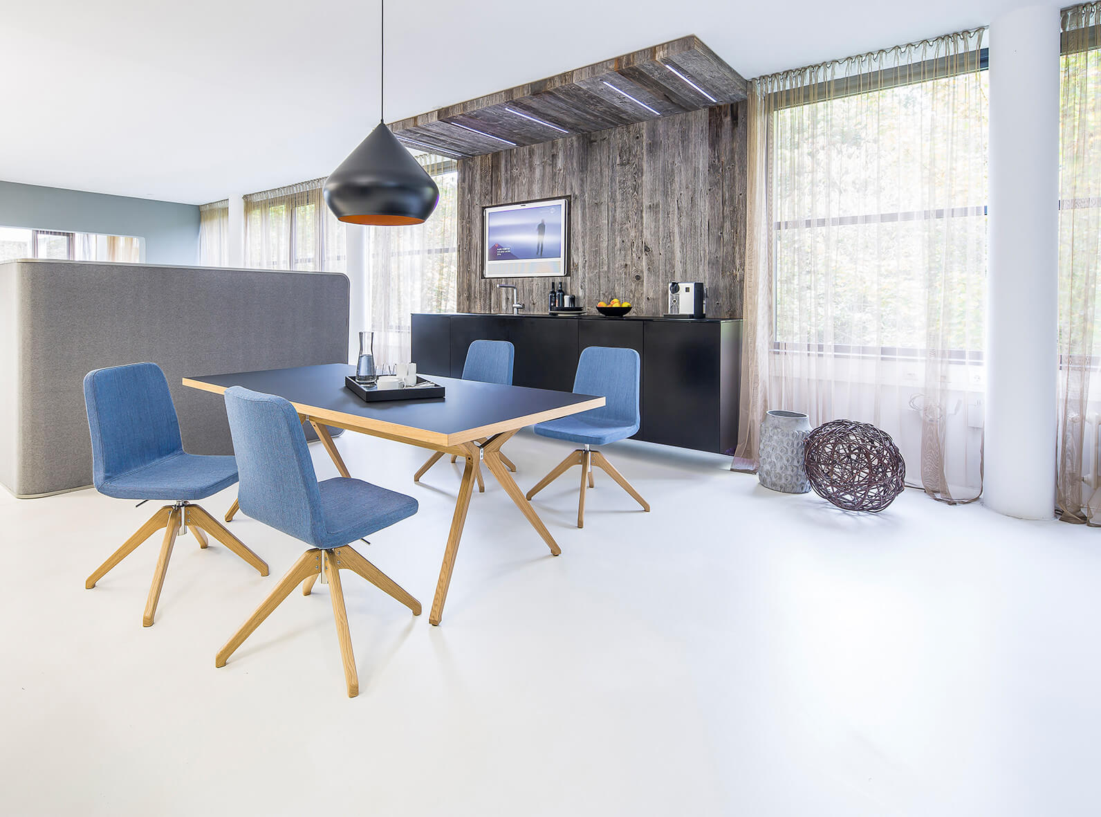 Wagner W-Cube 2 Designsessel vereint zeitlose Ästhetik, Komfort und hochwertige Anmutung für repräsentative Räume