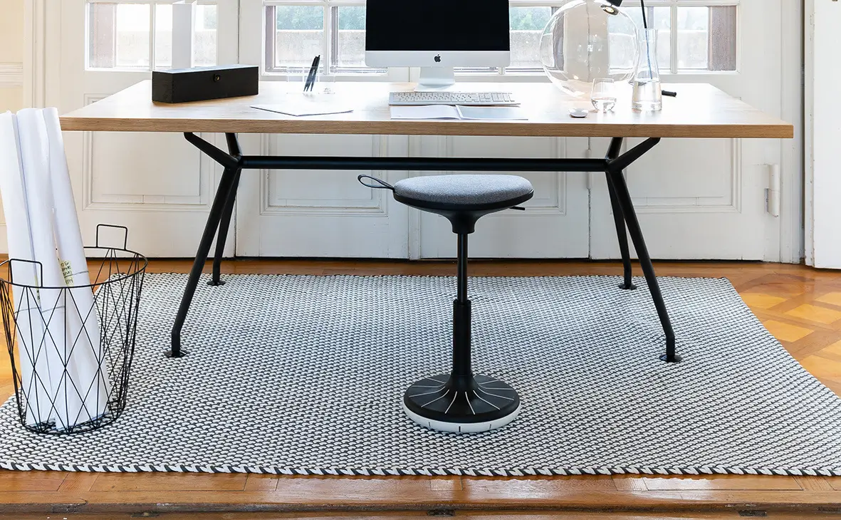 wagner-w3-hocker-schreibtisch.webp?width=3000