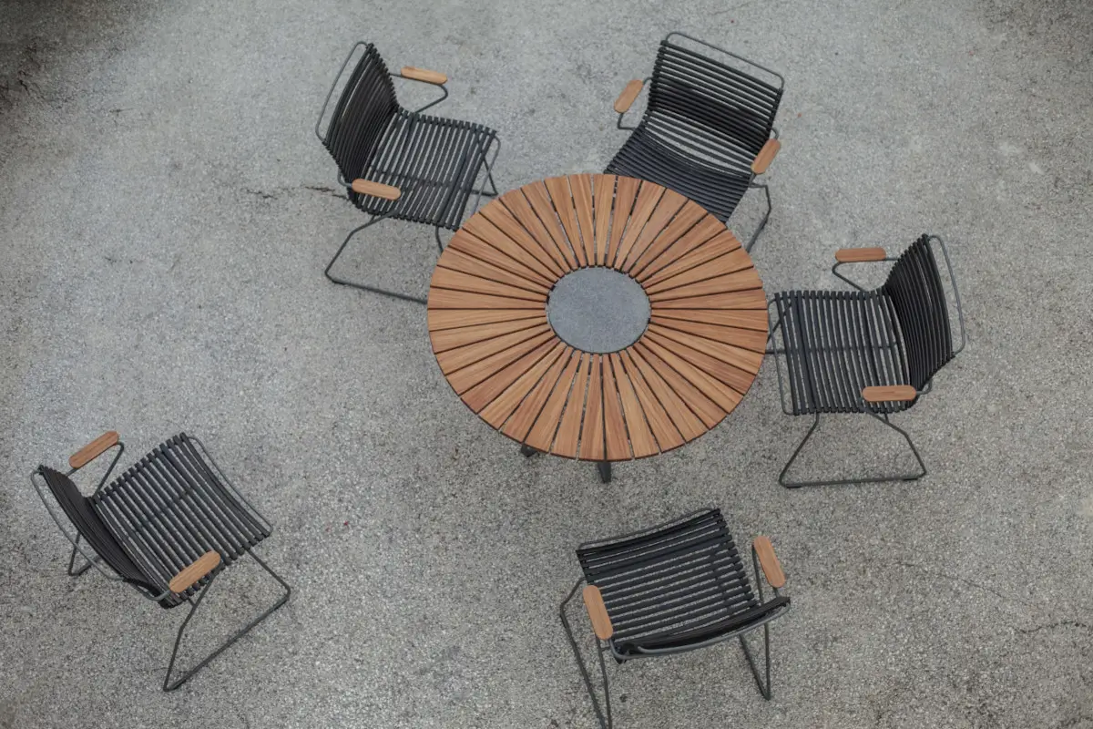 design-gartenstuehle-runder-tisch-aussenbereich.webp?width=3000