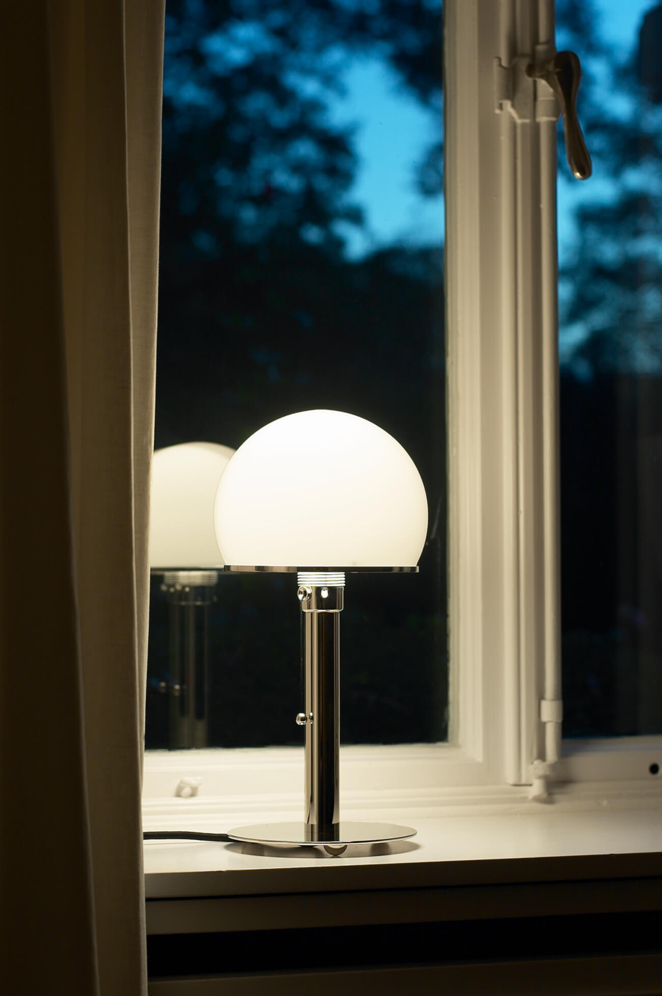 Tecnolumen Wagenfeld WA 24 Tischleuchte Situation