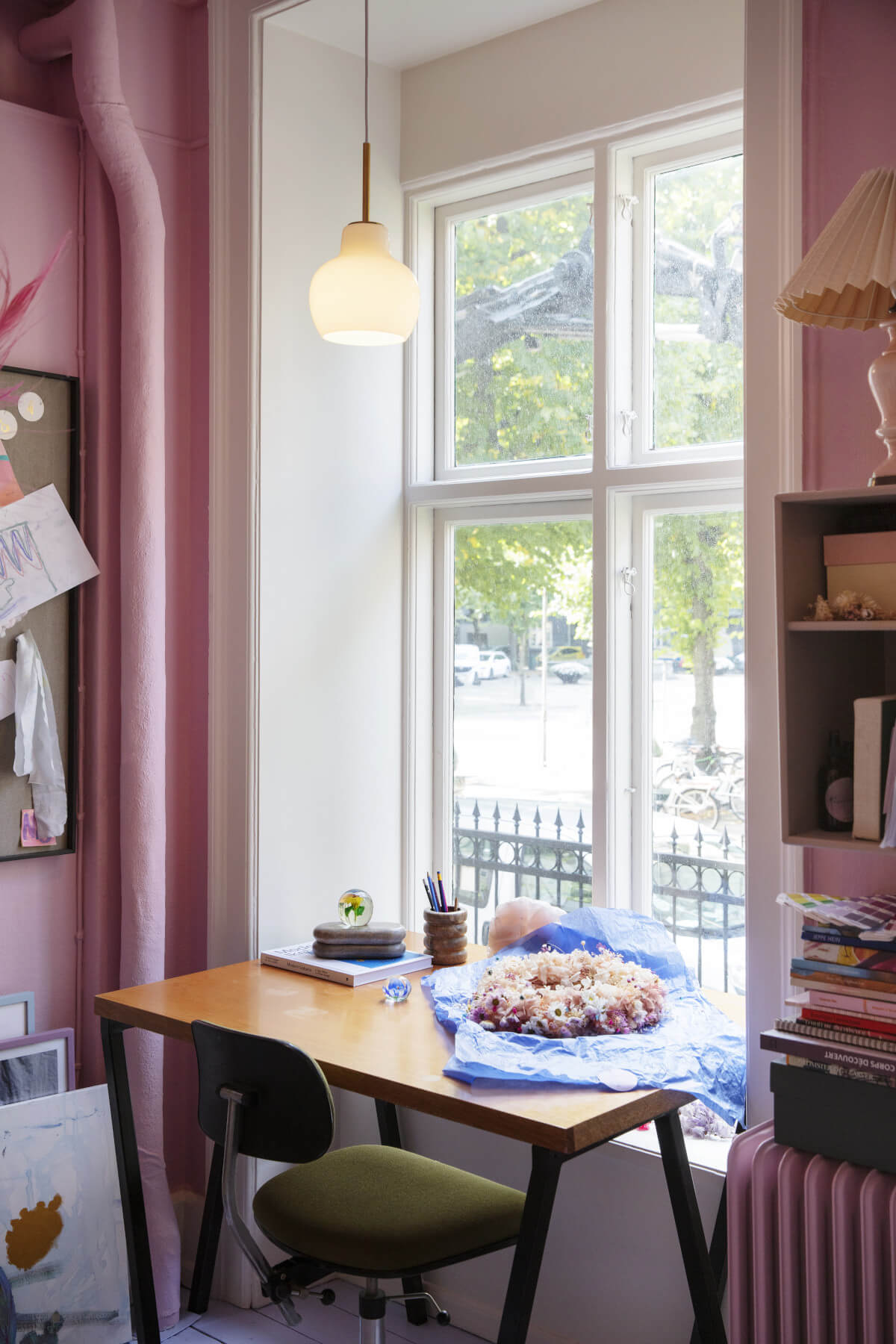 Louis Poulsen VL Ring Crown 1 Pendelleuchte mit edlem Opalglas, warmem Licht und modernem Design für Esszimmer.