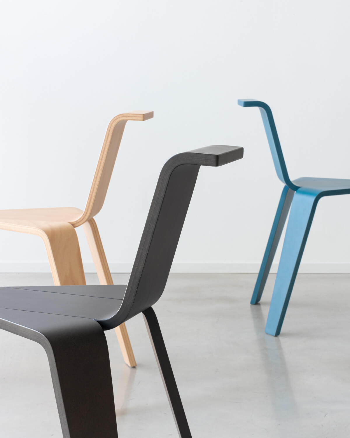 Magis Aka Hocker mit klarer Linienführung, ergonomisch und hochwertig – passt perfekt in minimalistisches Interieur