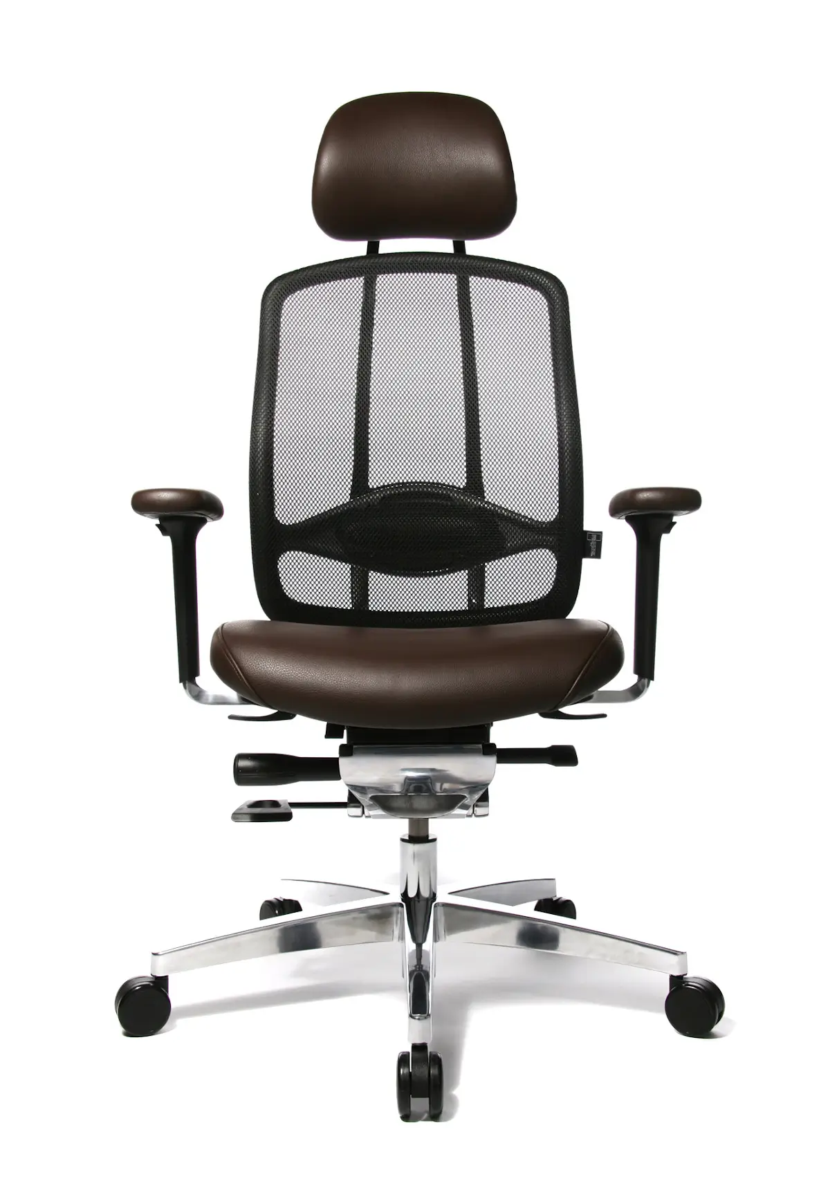 Frontansicht des Wagner AluMedic Limited Bürostuhls mit Kopfstütze, schwarzer Netzrückenlehne, braunem Ledersitz, ergonomischer Lordosenstütze und höhenverstellbaren Armlehnen.