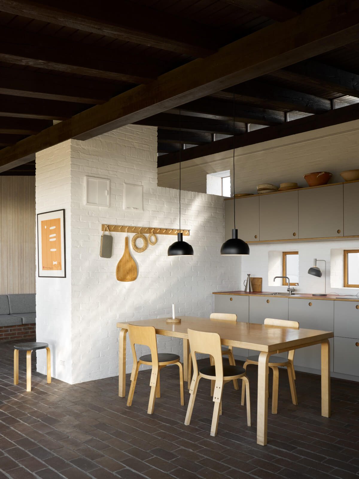 Moderne FJ Elements Pendelleuchte von Louis Poulsen für stimmungsvolle Raumbeleuchtung im zeitlosen Design.