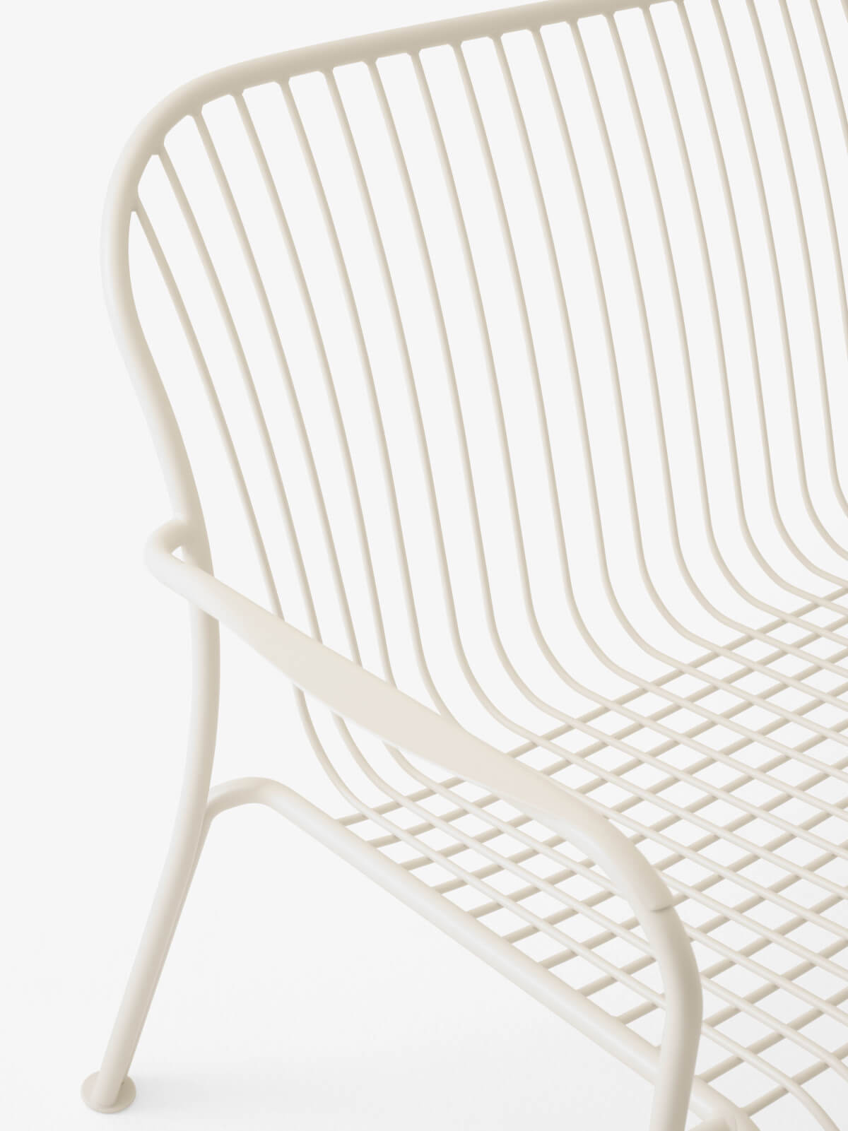 &Tradition Thorvald SC110 Loungesofa in ivory, wetterfest, pulverbeschichteter Stahl für Garten