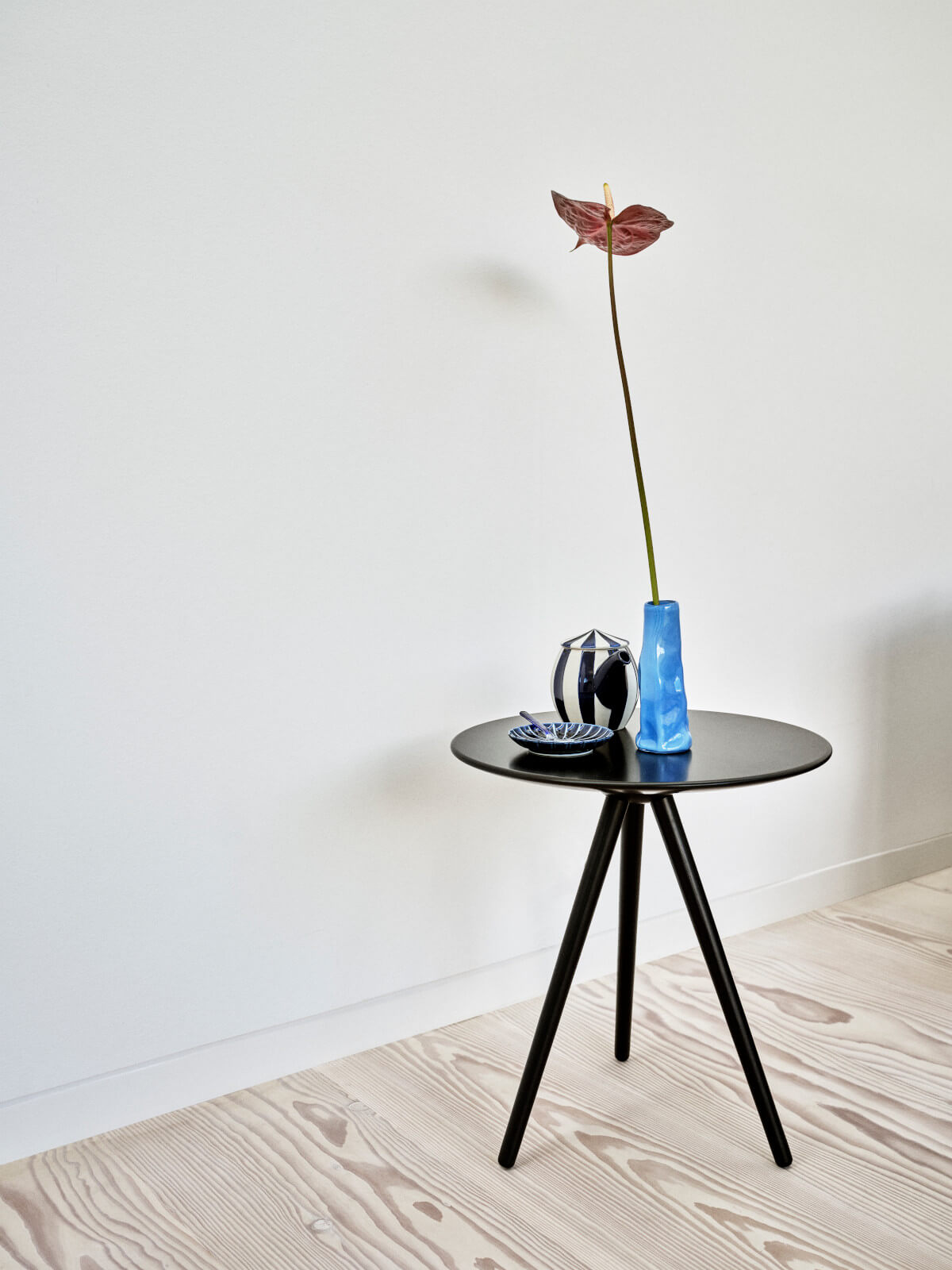 Softline Circoe Beistelltisch, rundes Design, hochwertige Holzoberfläche, stabil, vielseitig für Wohnzimmer oder Büro