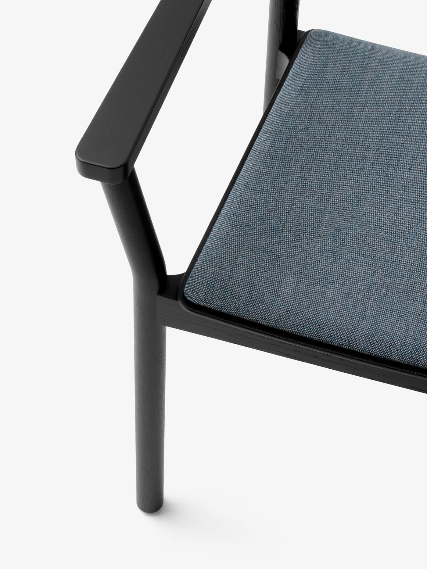 &Tradition Betty TK11 Armlehnstuhl, zeitloses dänisches Design, schwarz lackierte Eiche – stilvoll im Wohnzimmer oder Esszimmer