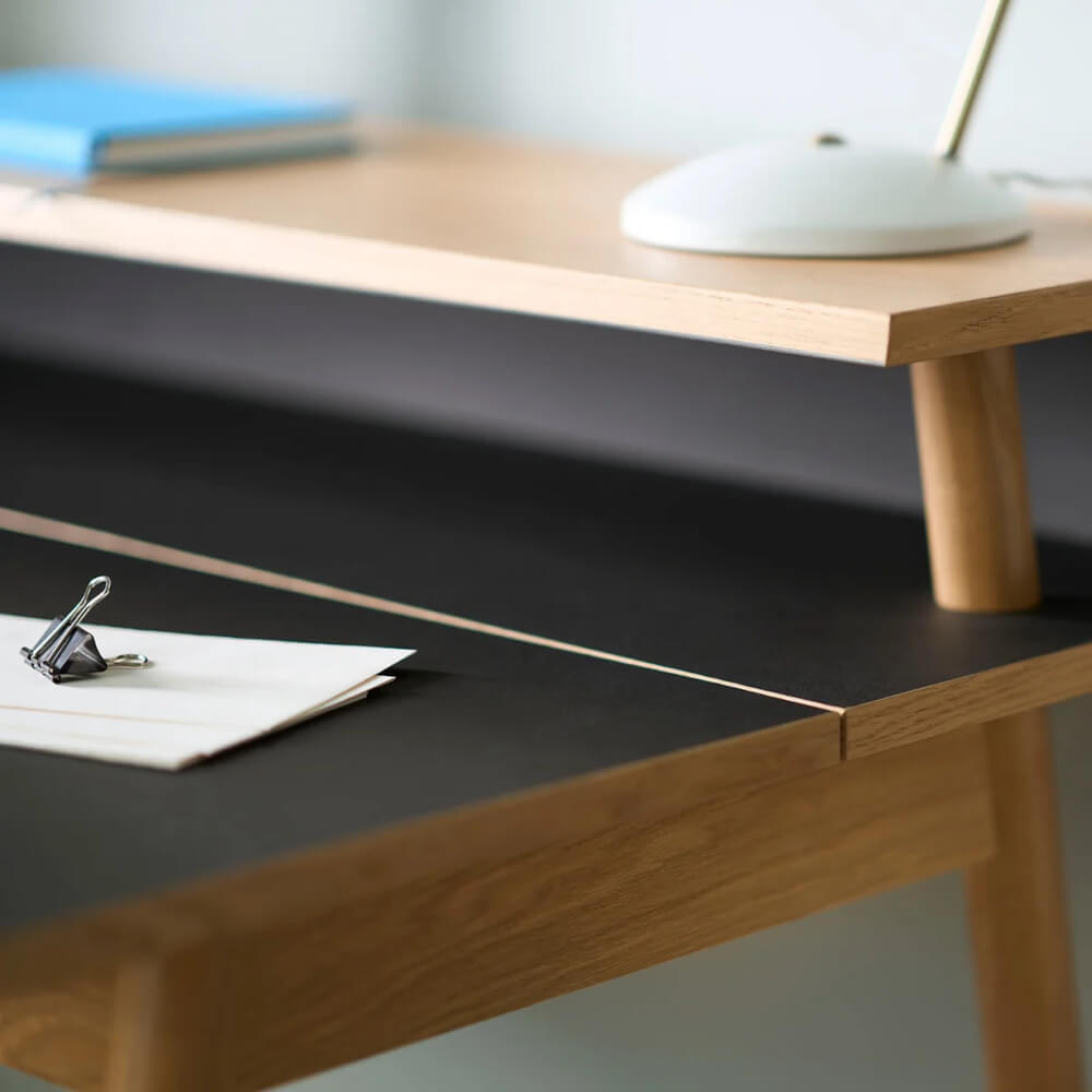 Moderner C68 Nørrebro Schreibtisch von FDB Møbler, stilvoll im Arbeitszimmer oder Büro platzierbar