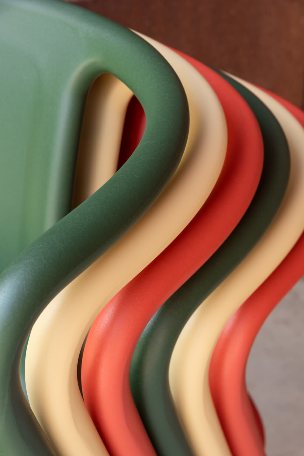 Magis Air-Armchair im modernen Wohnzimmer, komfortabel, leicht und hochwertig in Italien gefertigt