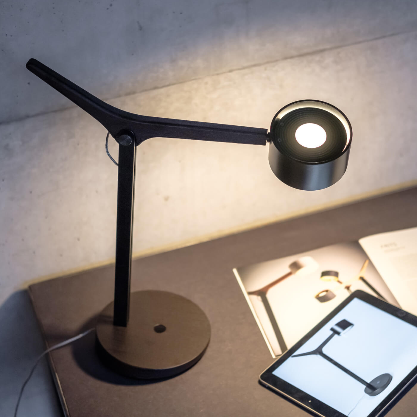 Domus Frits Pur LED Tischleuchte Ambiente
