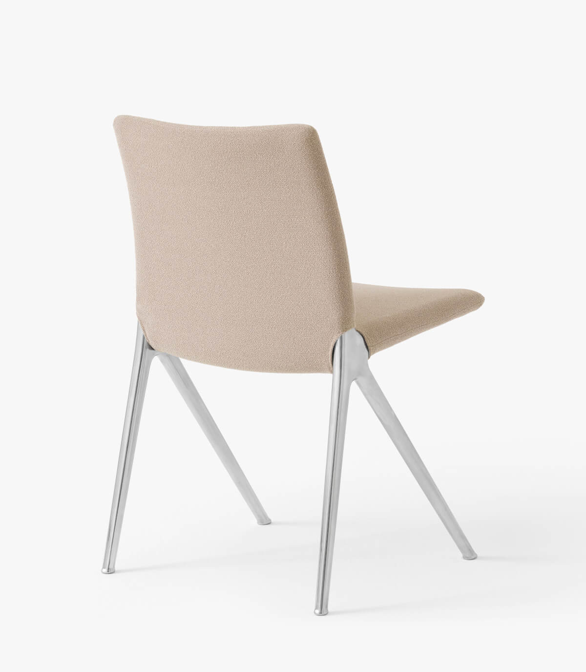 &Tradition Kape IF7 Stuhl polished aluminium, Bezug Grain 61252, eleganter Designerstuhl für Wohn- und Essbereich