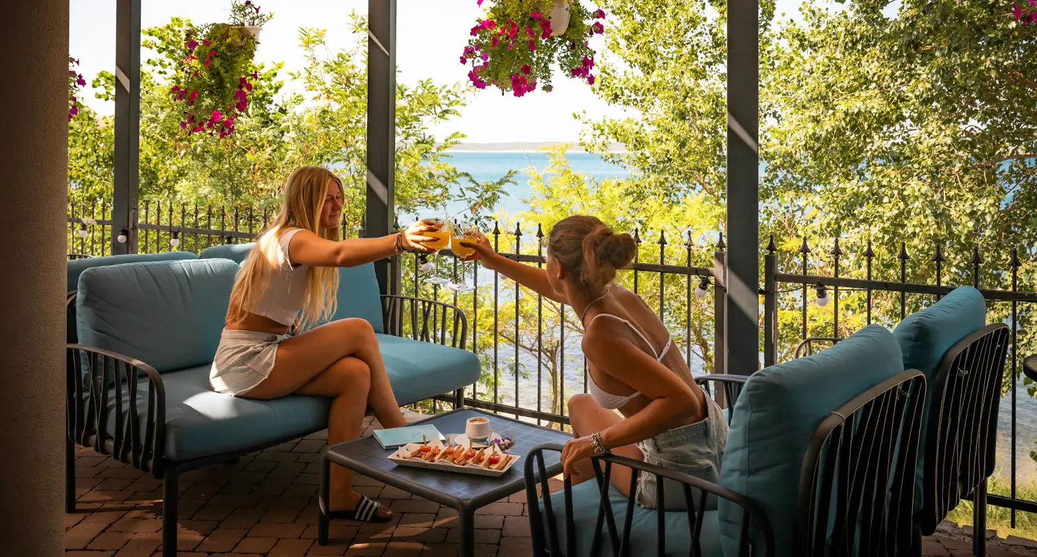 Outdoor-Möbel von Nardi mit Komodo Lounge und Bora Stühlen bei Camping Odmoree