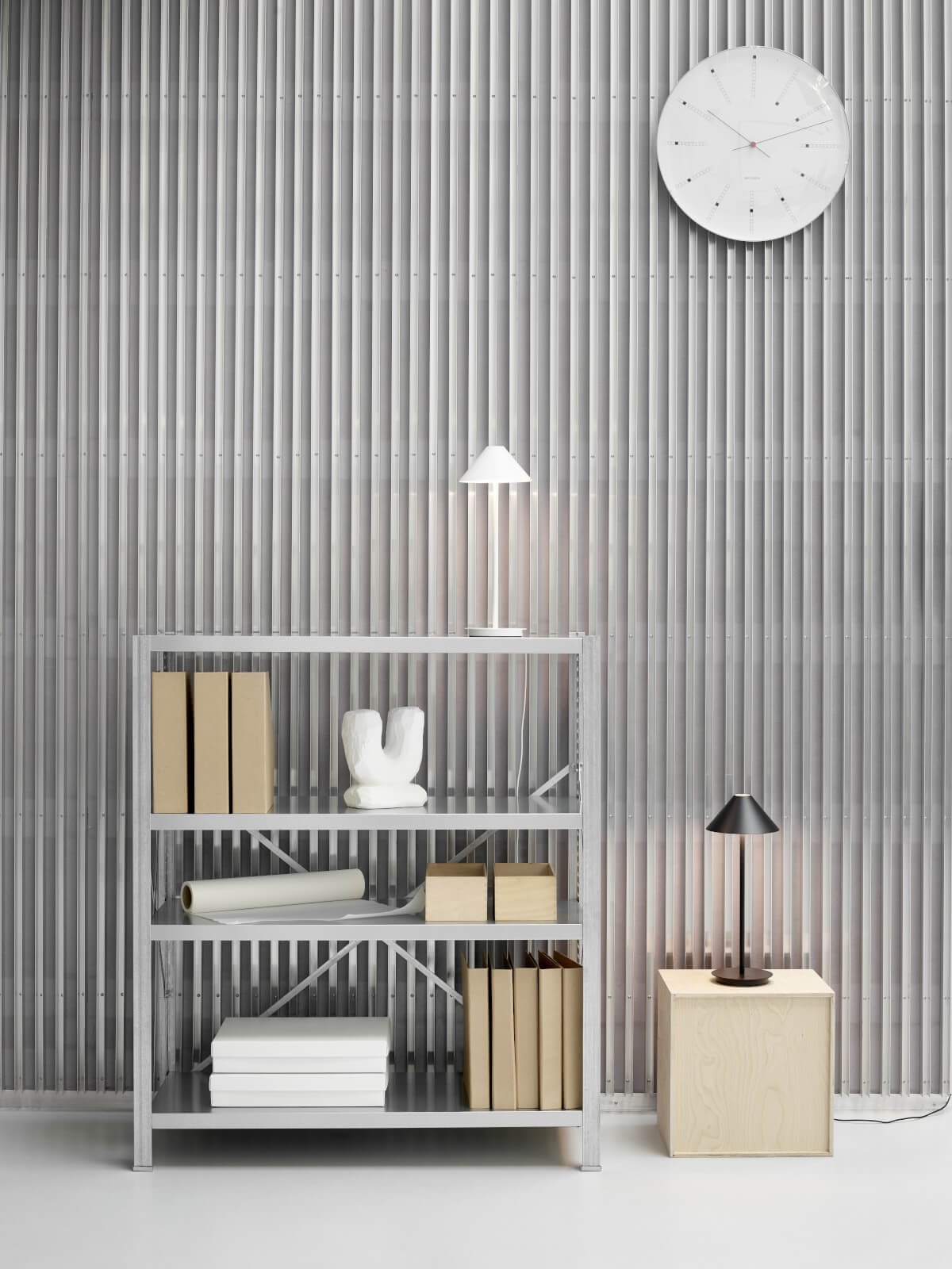 Louis Poulsen Keglen Designer-Tischleuchte mit klarer Form und warmem Licht, ideal für stilvolle Ambientebeleuchtung.