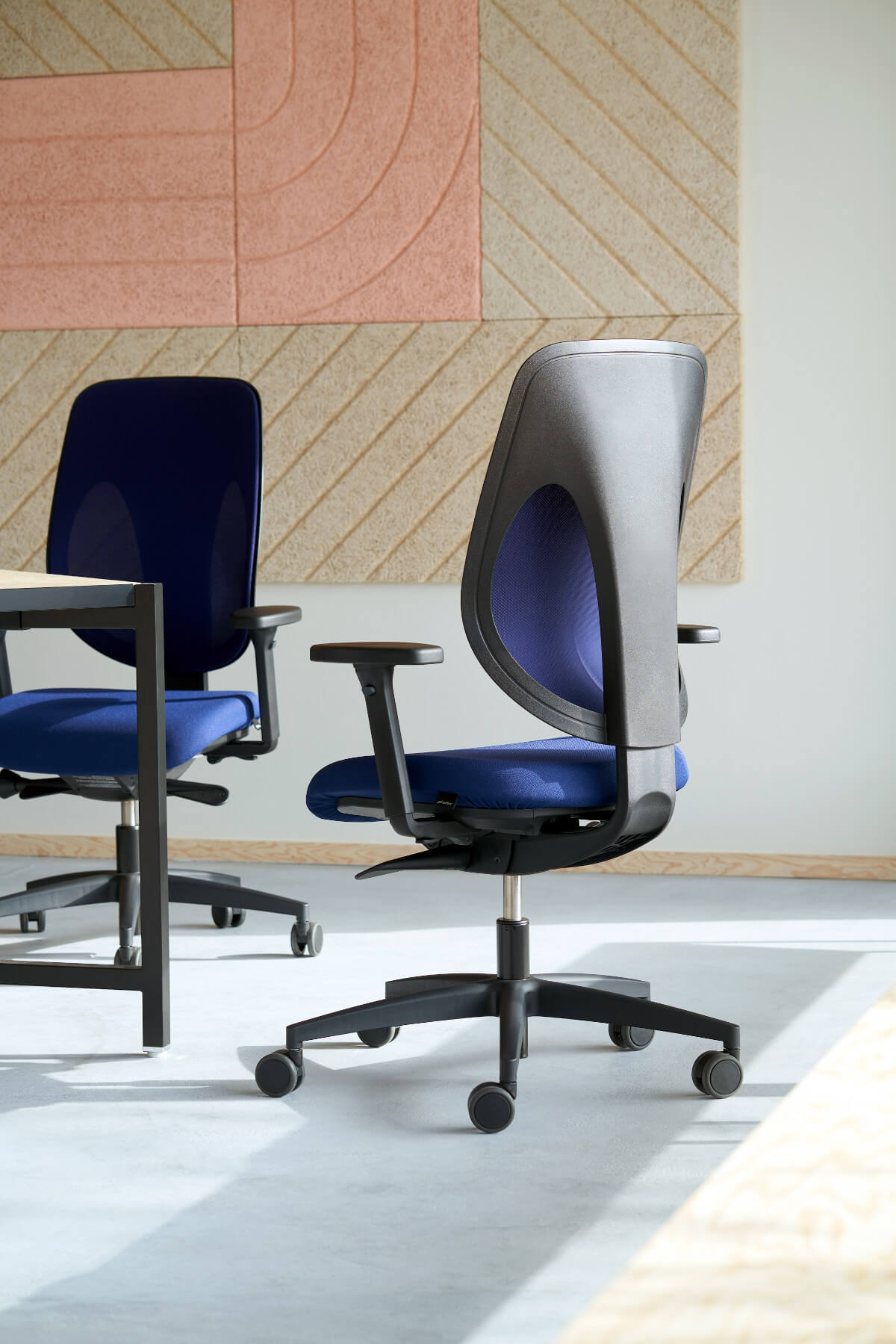 Hochwertiger Giroflex 353-4029 Bürostuhl, Netzrücken, ergonomisch