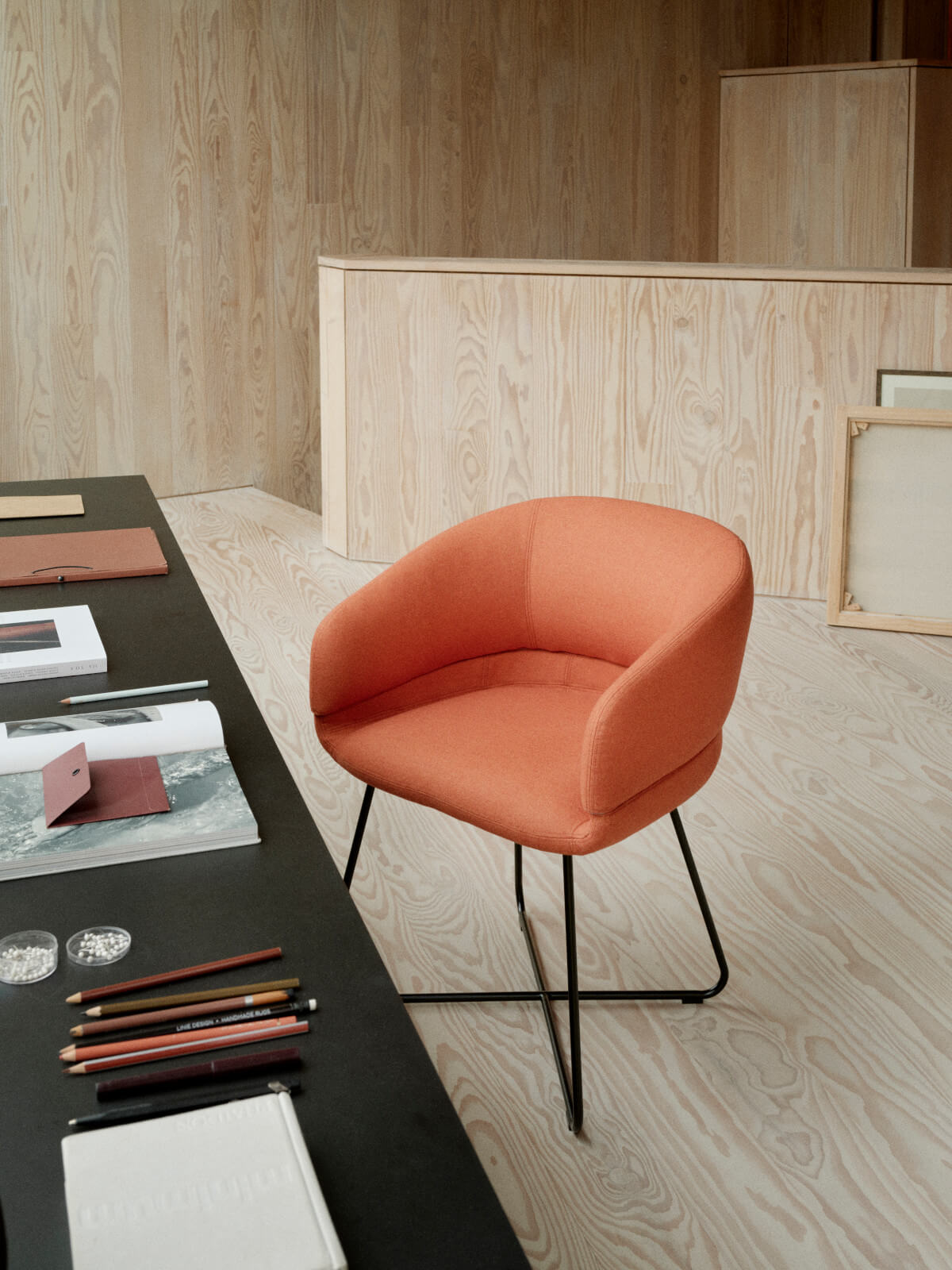 Softline Caleto Loungesessel mit ergonomischer Form, moderner Design-Sessel für stilvolle Wohnräume