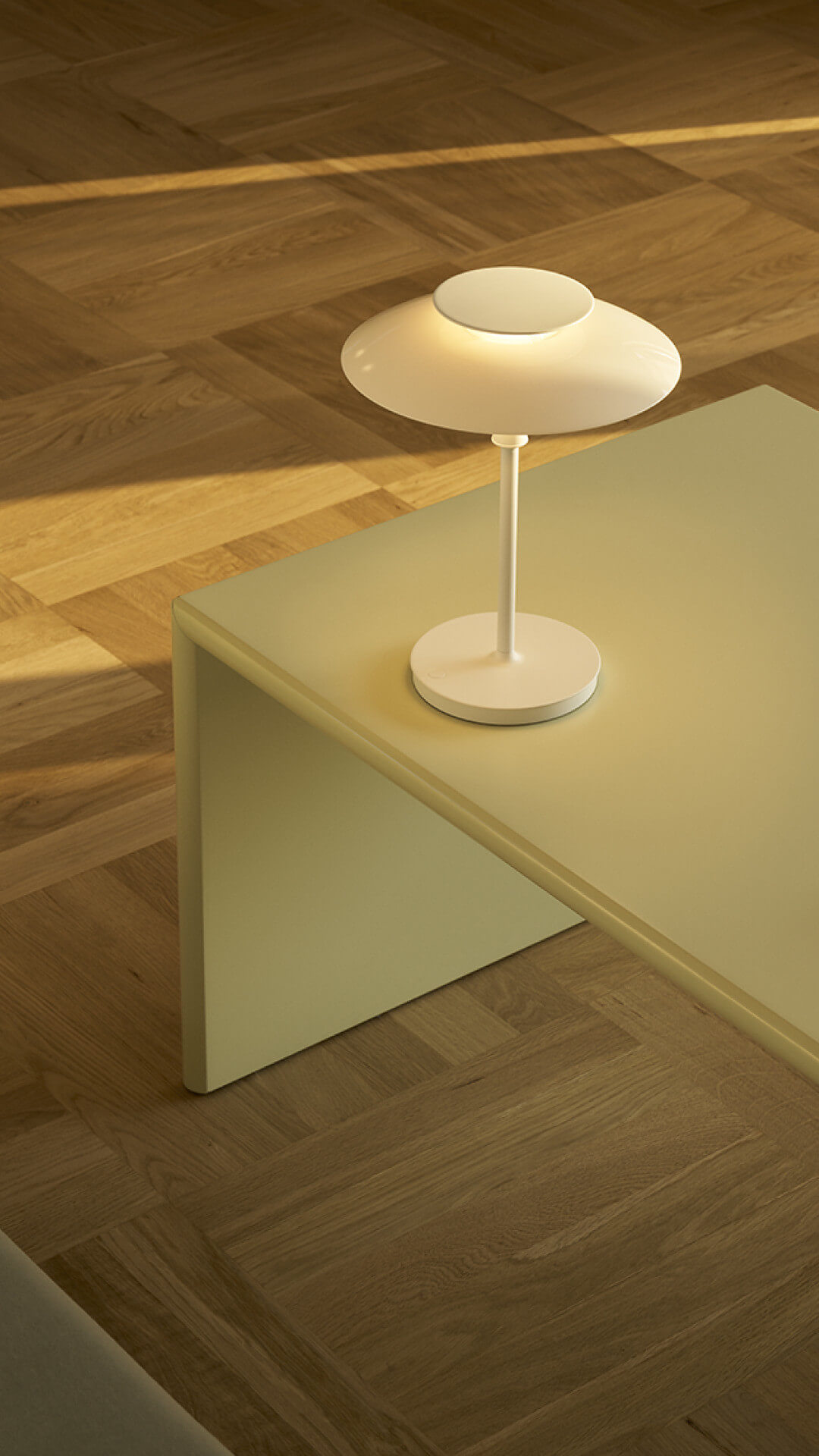 Louis Poulsen PH 80 Portable Tischleuchte, kabellos, tragbar und dimmbar für stimmungsvolle Beleuchtung.