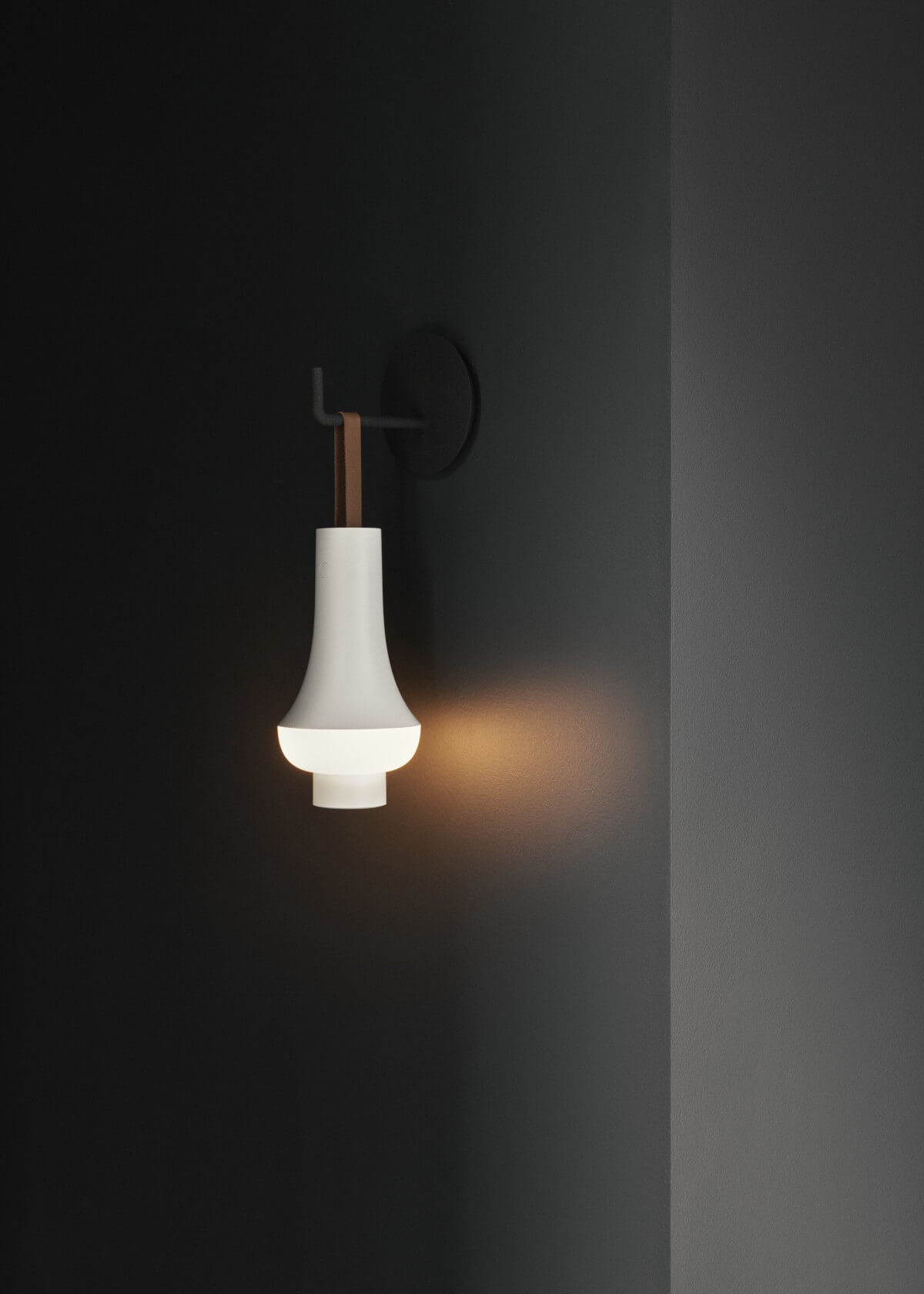 Mobile Louis Poulsen Tomoshi Leuchte mit Touch-Dimmer, ideal für atmosphärische Beleuchtung in jedem Raum.