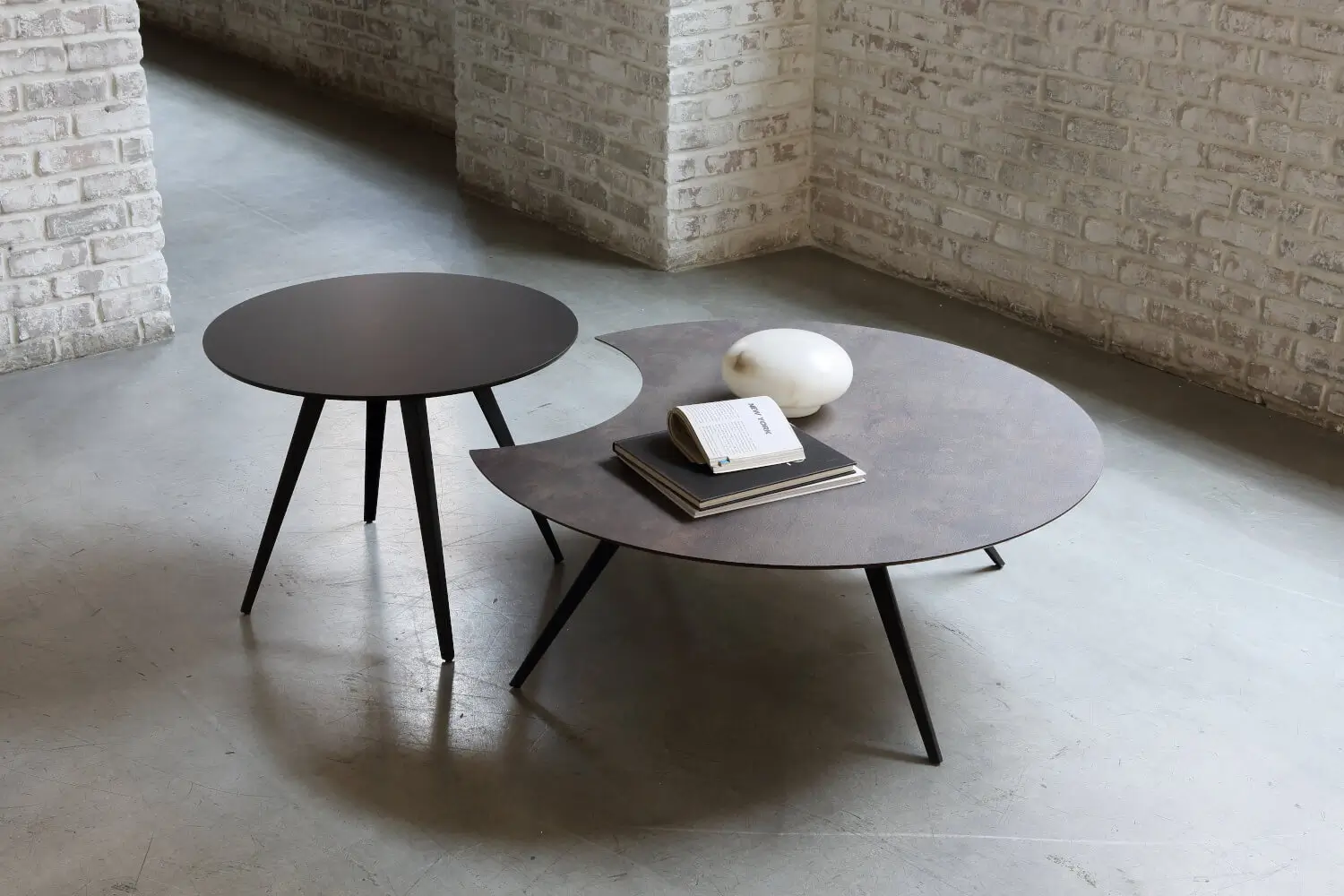 Zeus Dara Couchtisch als elegante Ergänzung einer modernen Wohnraumgestaltung.