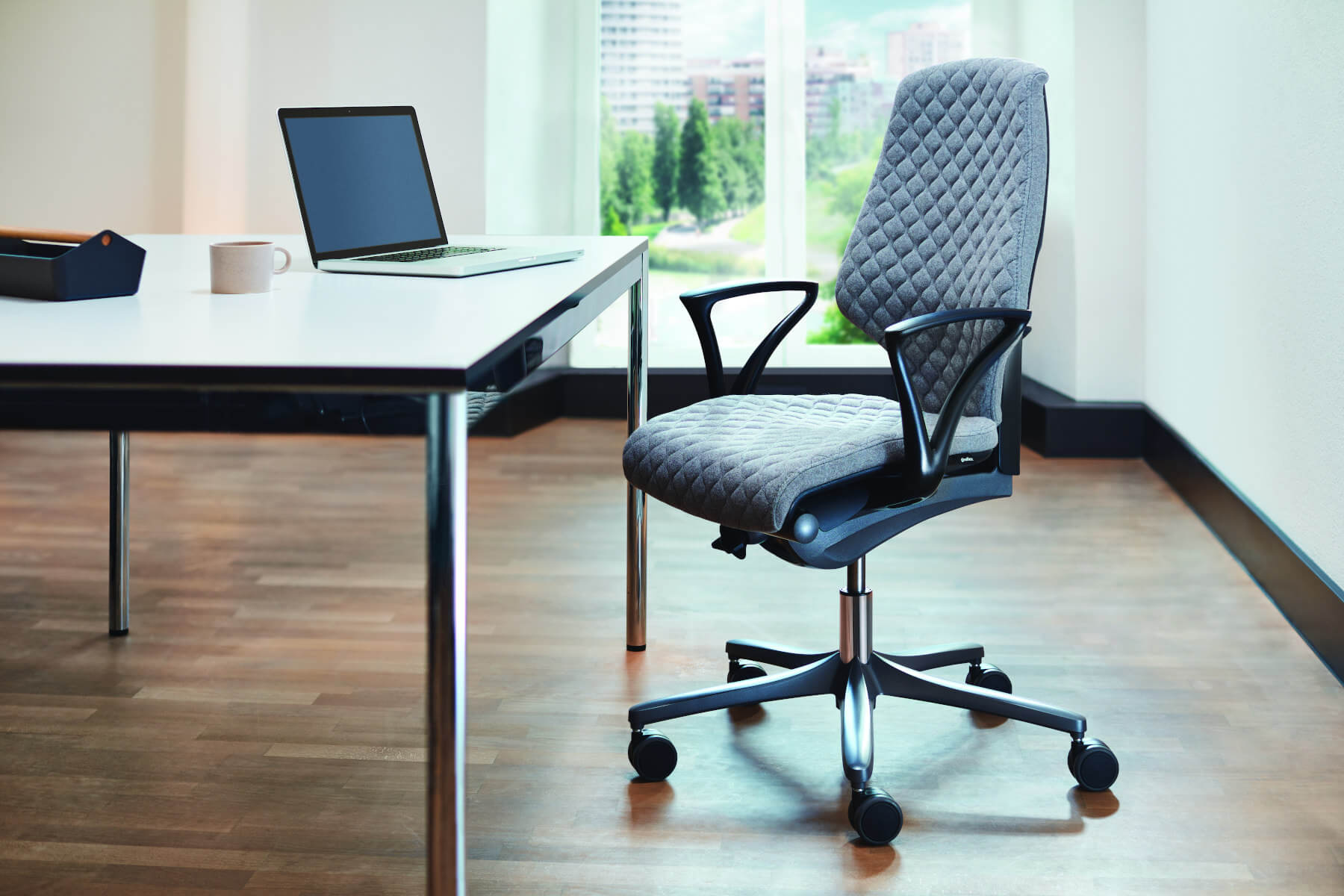 Hochwertiger Giroflex 64-3578-QUI Bürostuhl mit Stoff Synergy Quilt Hourglass, atmungsaktiv und robust