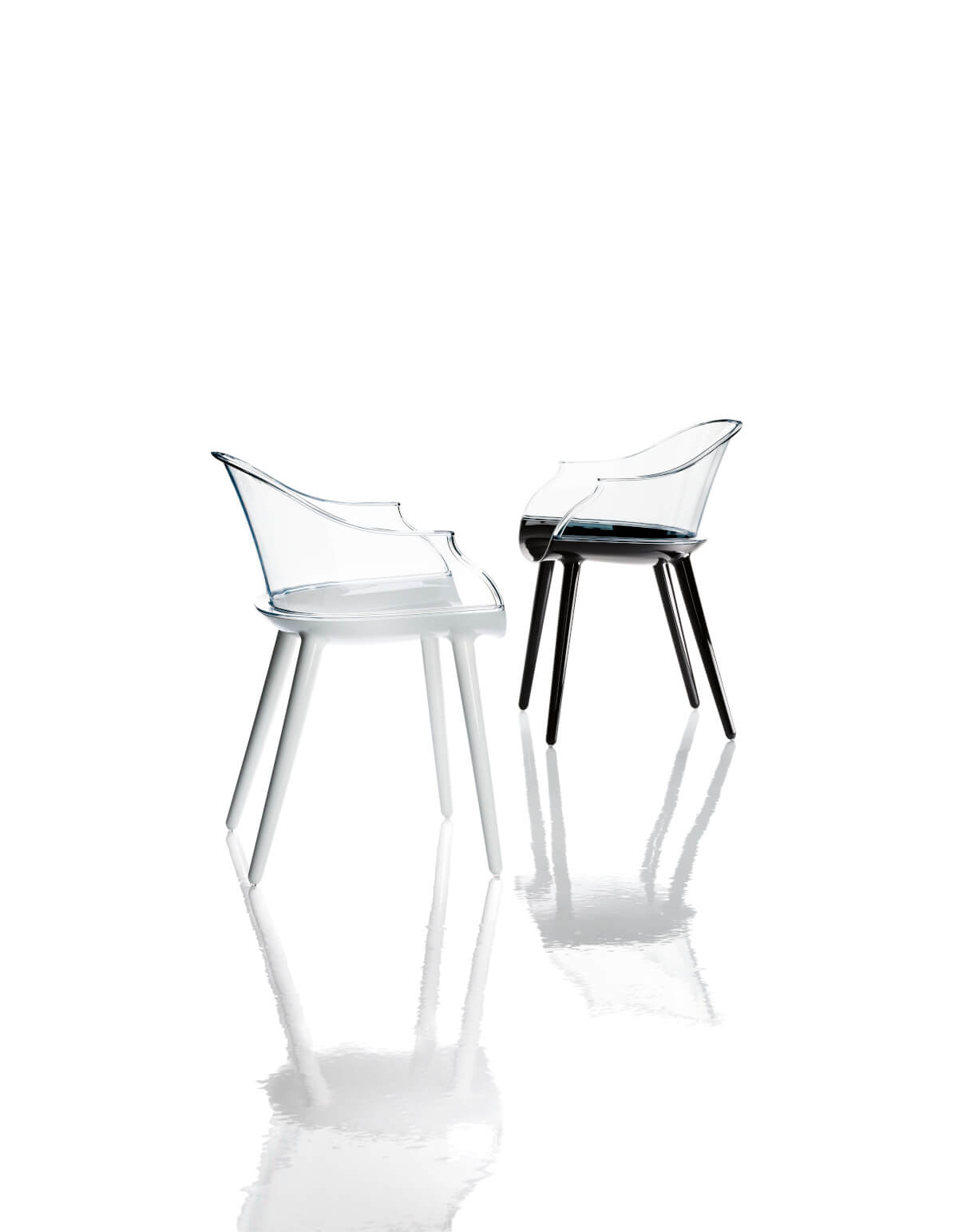 Magis Cyborg Stuhl im modernen Arbeitsbereich, ergonomisch, flexibel und hochwertig – stilvolles Design aus Italien