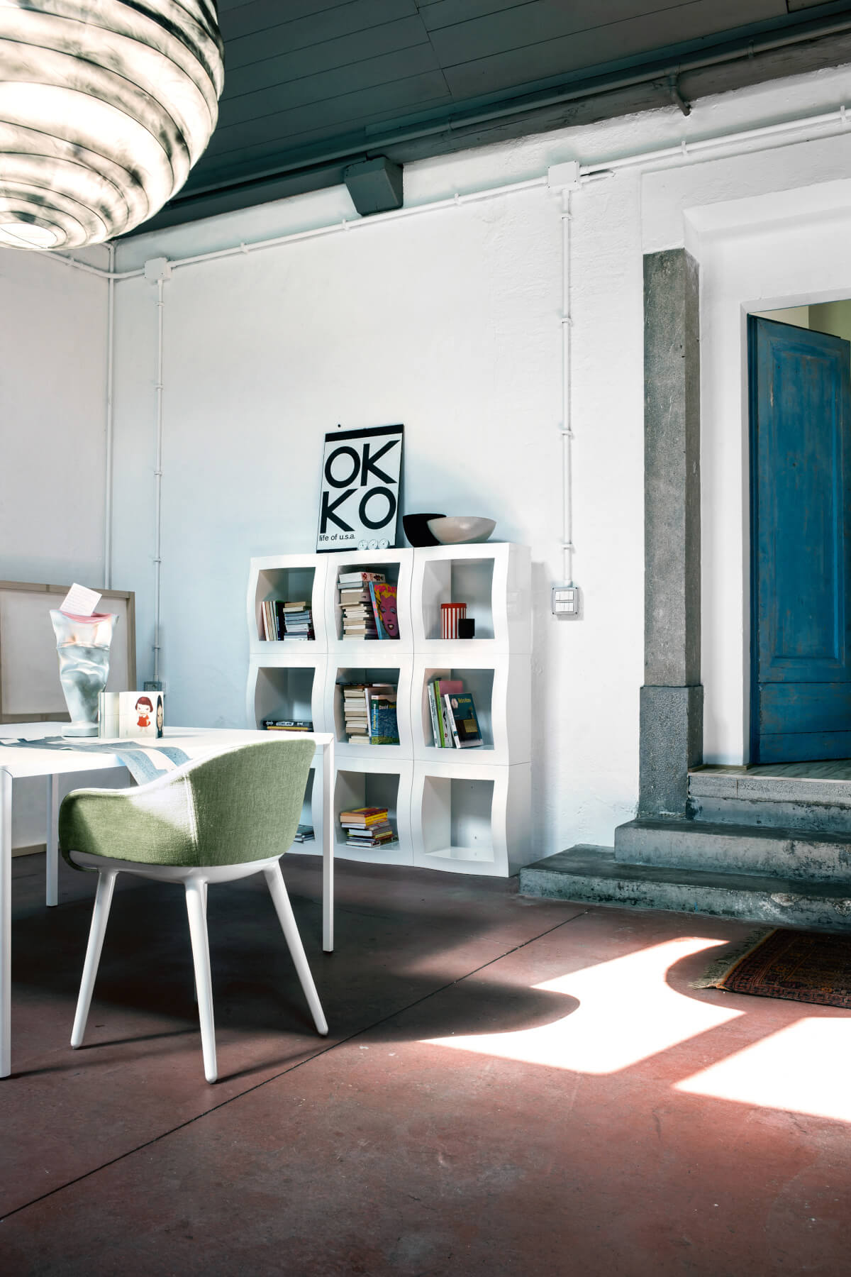 Magis Cyborg Lady Stuhl im modernen Esszimmer, hochwertig, ergonomisch und stilvoll – Design von italienischer Manufaktur