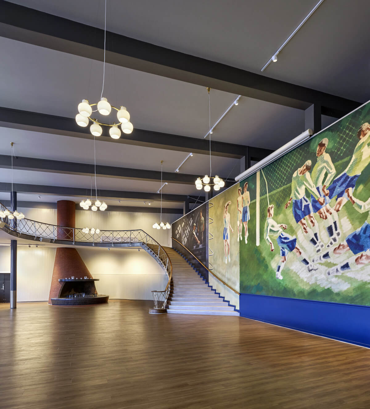 Louis Poulsen VL Ring Crown, hochwertige Pendelleuchte mit elegantem Leuchter-Charakter und weichem Licht.