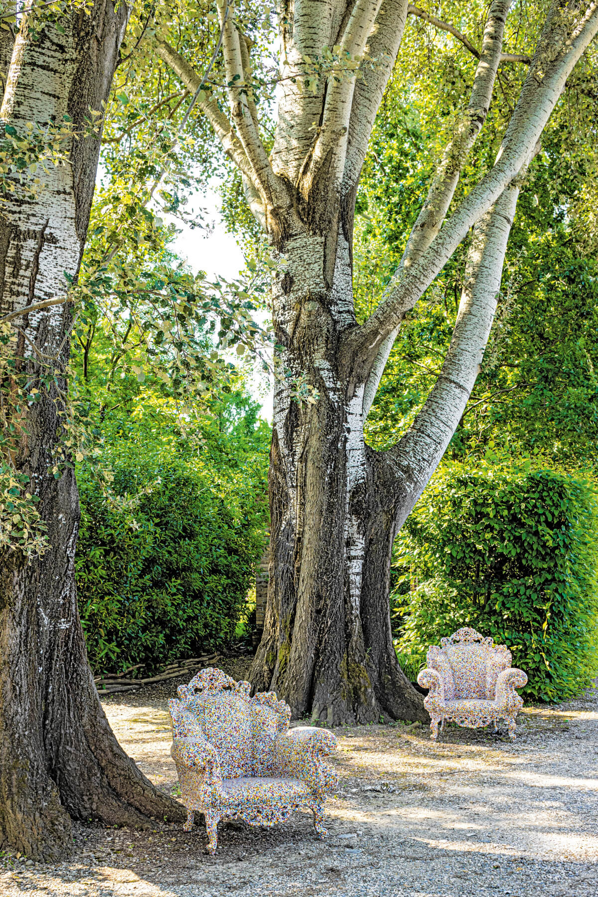 Magis Proust Sessel im Garten oder Wohnzimmer, farbenfroh, hochwertig – ikonisches Designerstück aus Italien